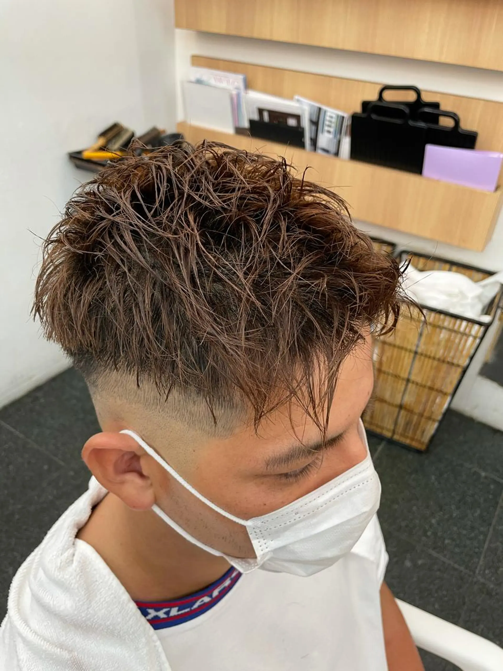 ショート カラー メンズ フェードカット グラデーションカラー 💇🏻‍♂️パーマ ニキ✨本田龍斗のヘアスタイル