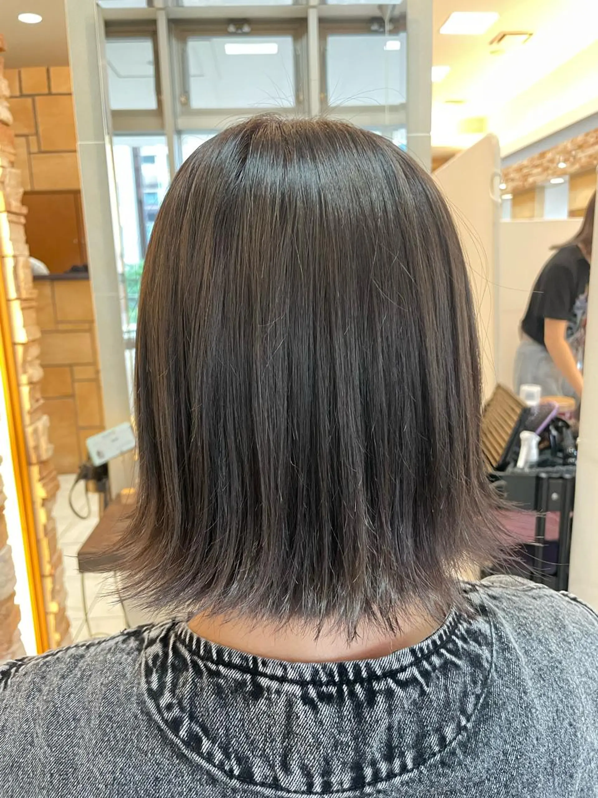 ショート アッシュ アッシュブラウン カット ヘアカラー 新籾 尚哉のヘアスタイル