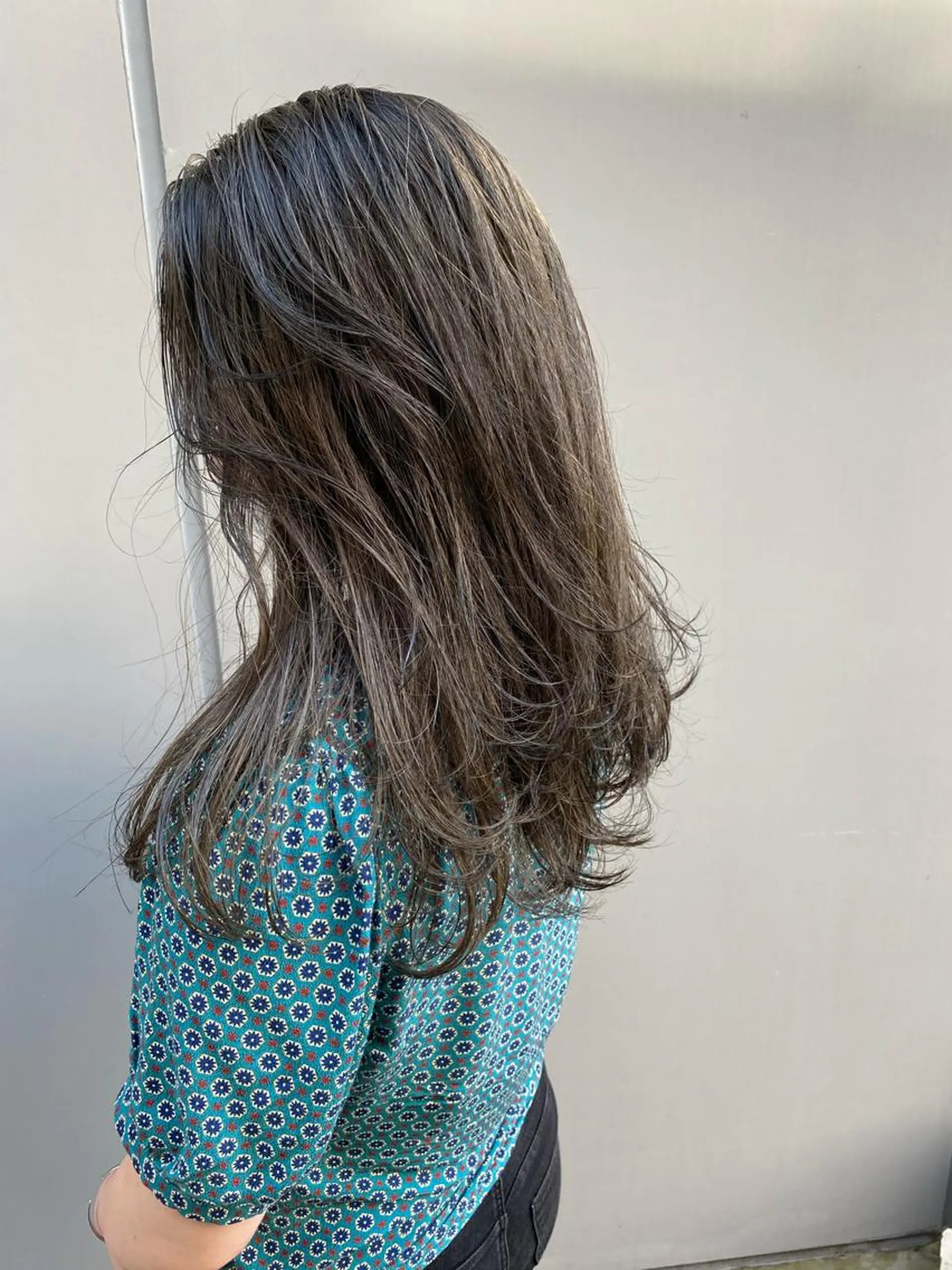 セミロング カラー ベージュカラー ハイライトカラー オリーブベージュ ハイライト ヘアカラー 🤍柔らかhair 🤍Kazu 🐩のヘアスタイル