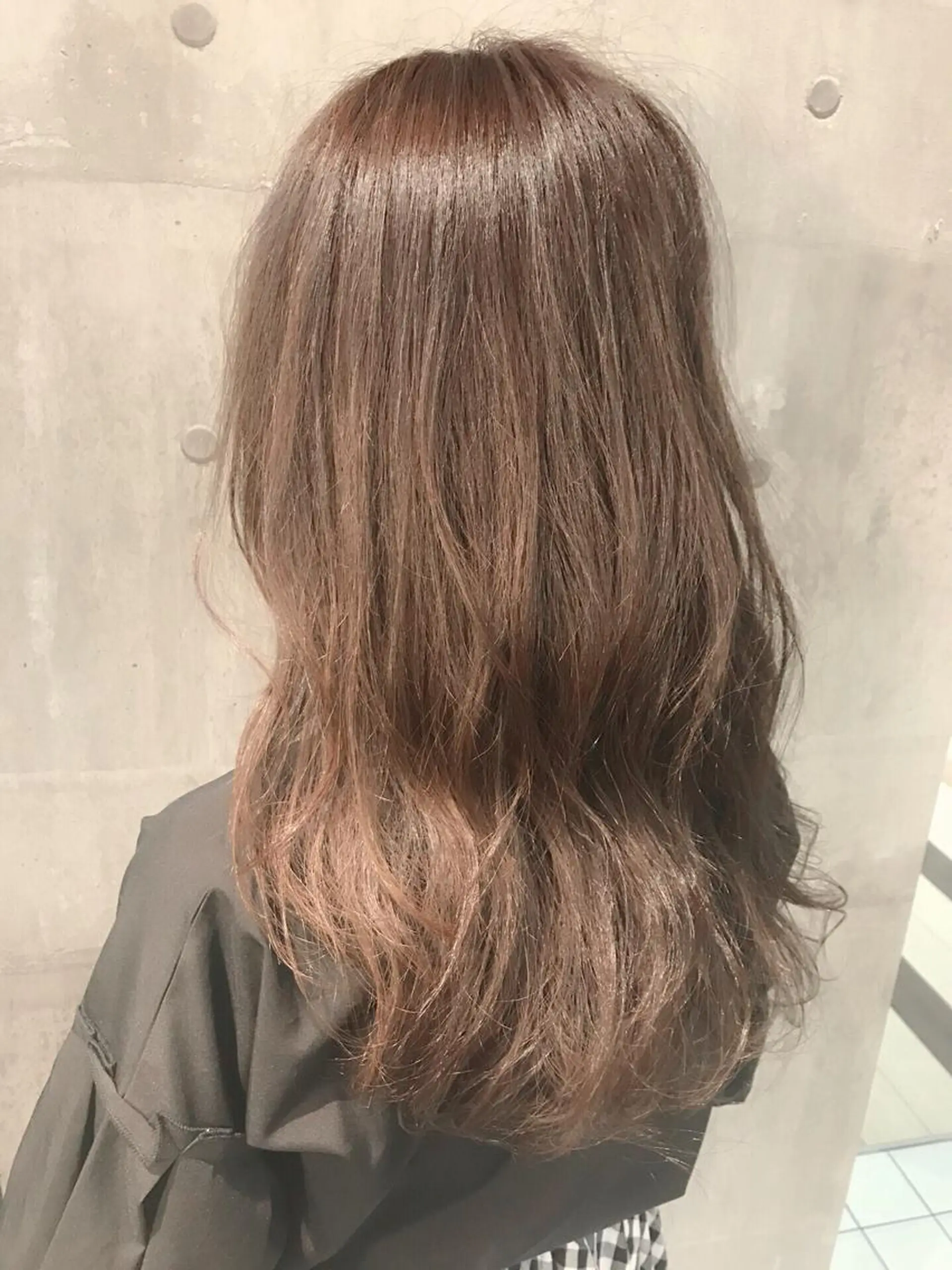 ミディアム カラー 透明感カラー カット ヘアカラー トリートメント 髪質改善ｶﾗｰ ｹｱﾌﾞﾘｰﾁ/ﾀﾑのヘアスタイル