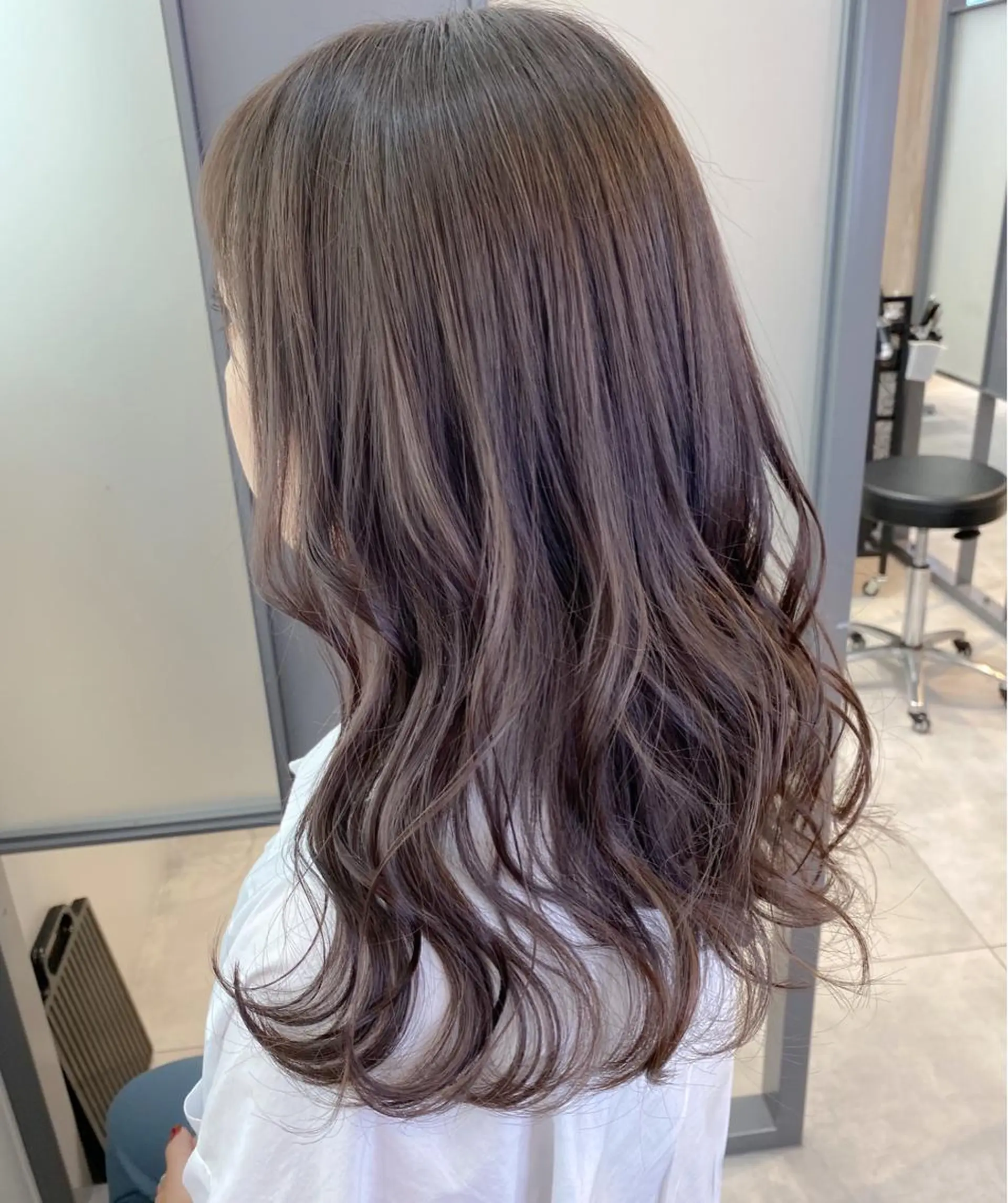 セミロング カラー グレージュ SALOWIN神戸三宮East店所属・【透明感、艶髪】西村 有司のヘアスタイル