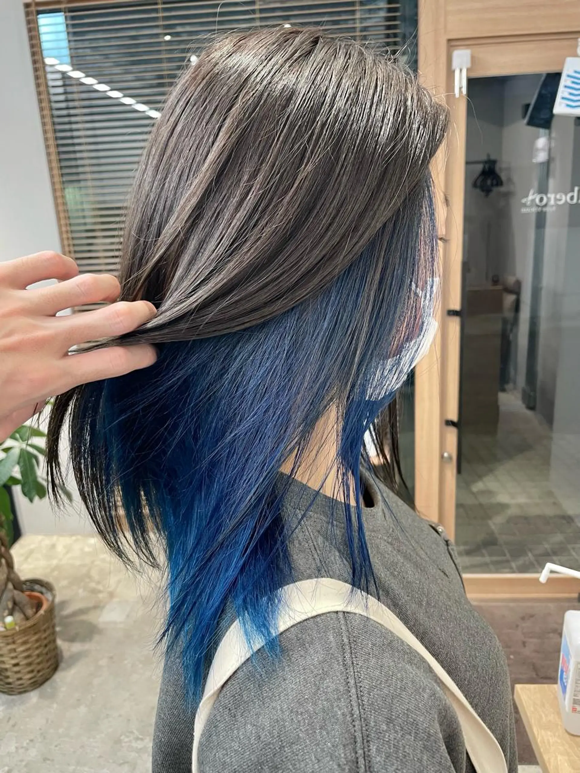 セミロング SAEKI【ior 】北千住店ブリーチのヘアスタイル