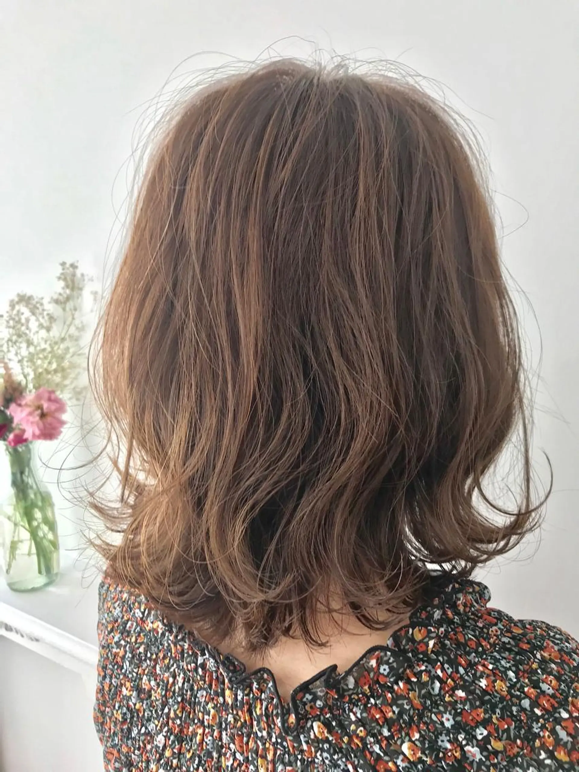 ミディアム カラー いけだ　ひかり ハイライトくびれヘアのヘアスタイル