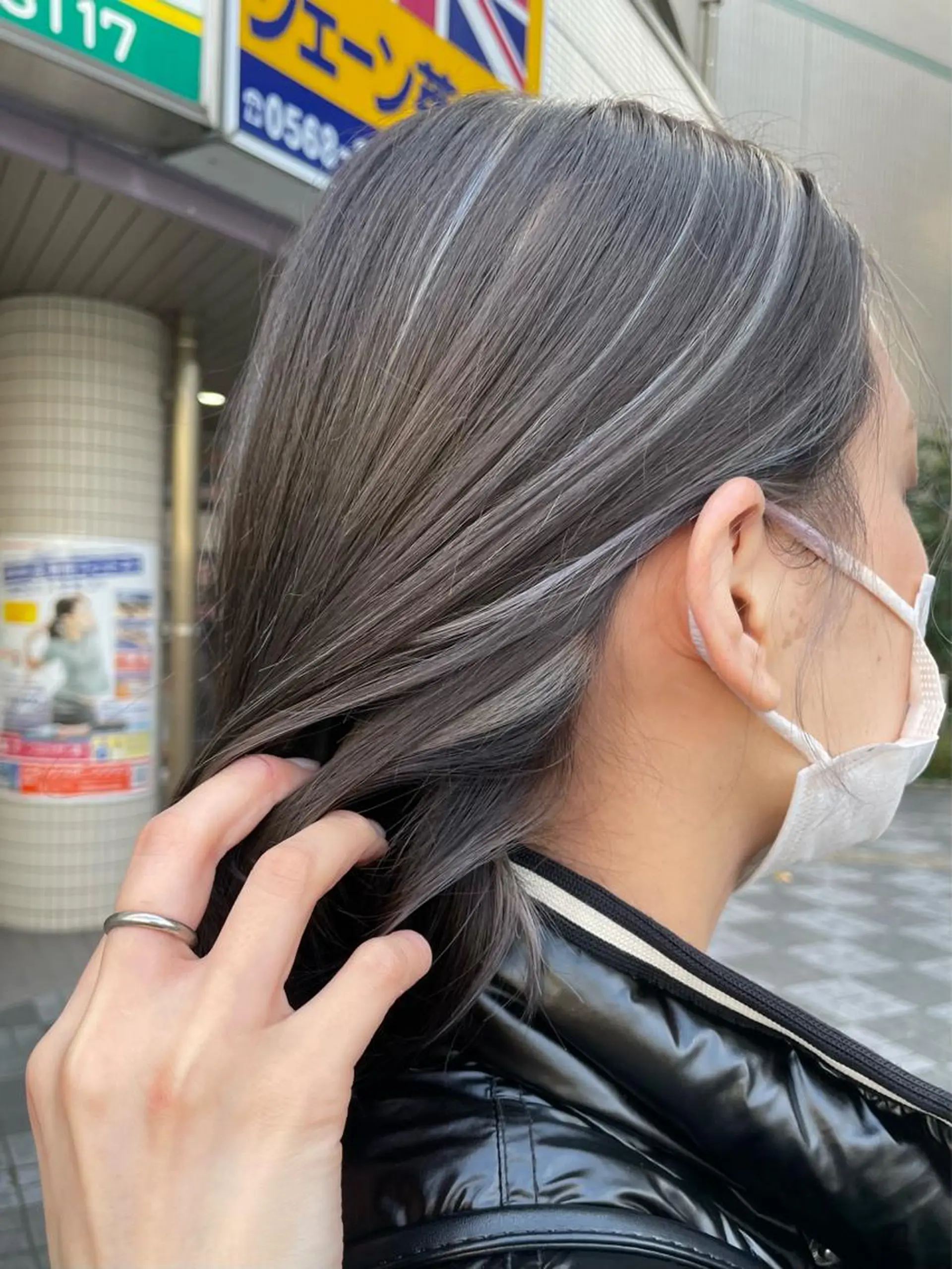 ミディアム カラー ヘアアレンジ ハイライトカラー シルバー ハイライト 🌸HONOKA🌸 【グレージュ】のヘアスタイル