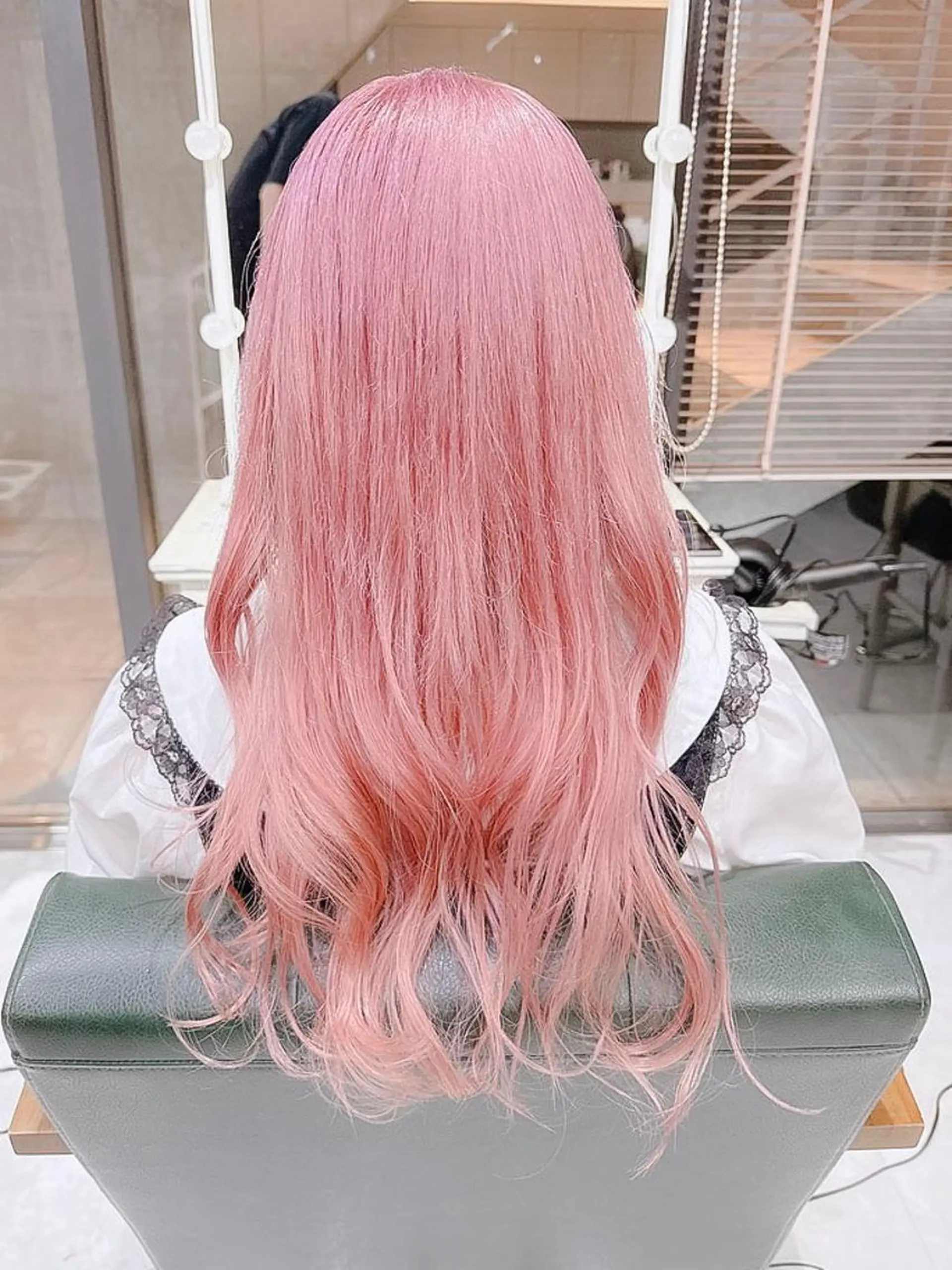 カラー ロング ヘアアレンジ ブリーチ 透明感カラー ハイトーンカラー ピンクカラー 𝐑𝐈𝐍𝐊𝐀 🌷のヘアスタイル