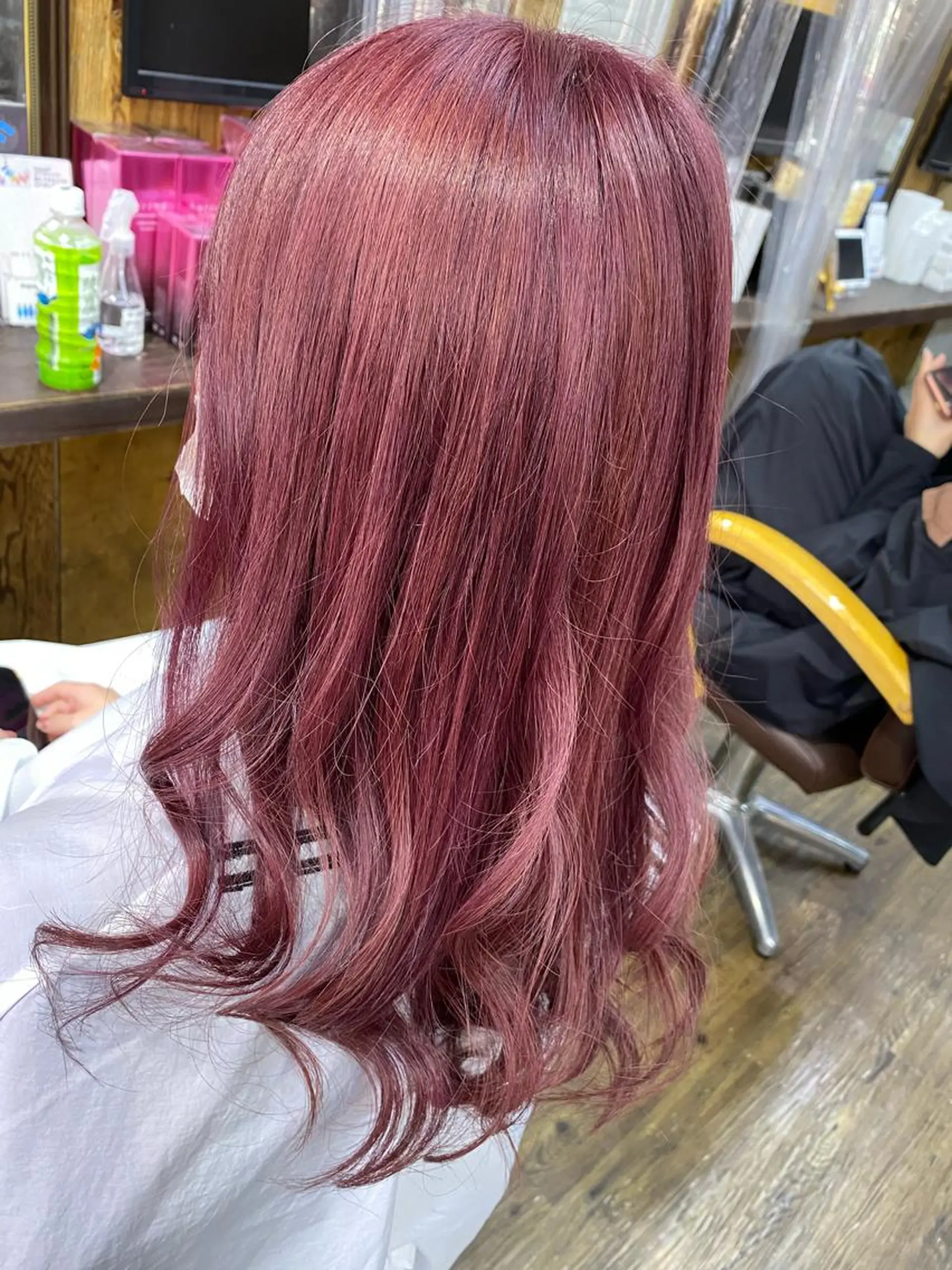 セミロング カラー ピンクカラー ヘアカラー IwAsh大和駅前店所属・IwAsh大和駅前店 河野亜里香のヘアスタイル