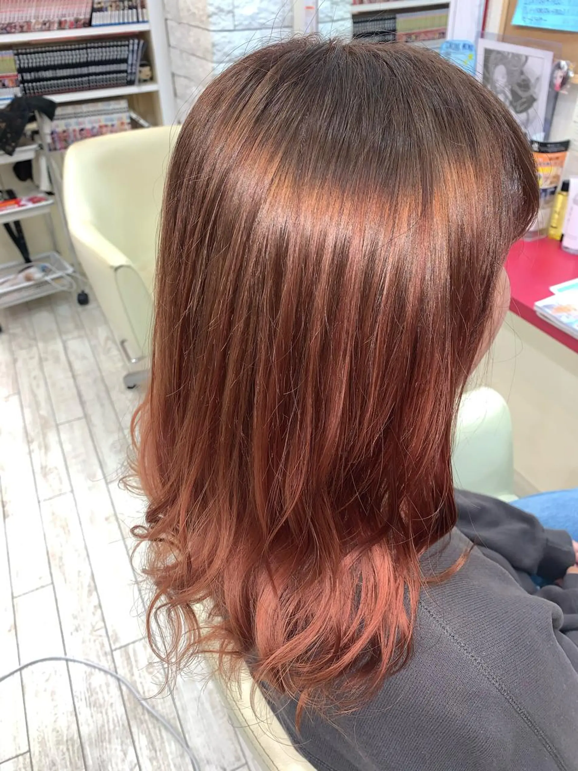 ミディアム カラー ヘアアレンジ グラデーションカラー ピンクカラー 今村公介 ブリーチ特化、派手髪のヘアスタイル