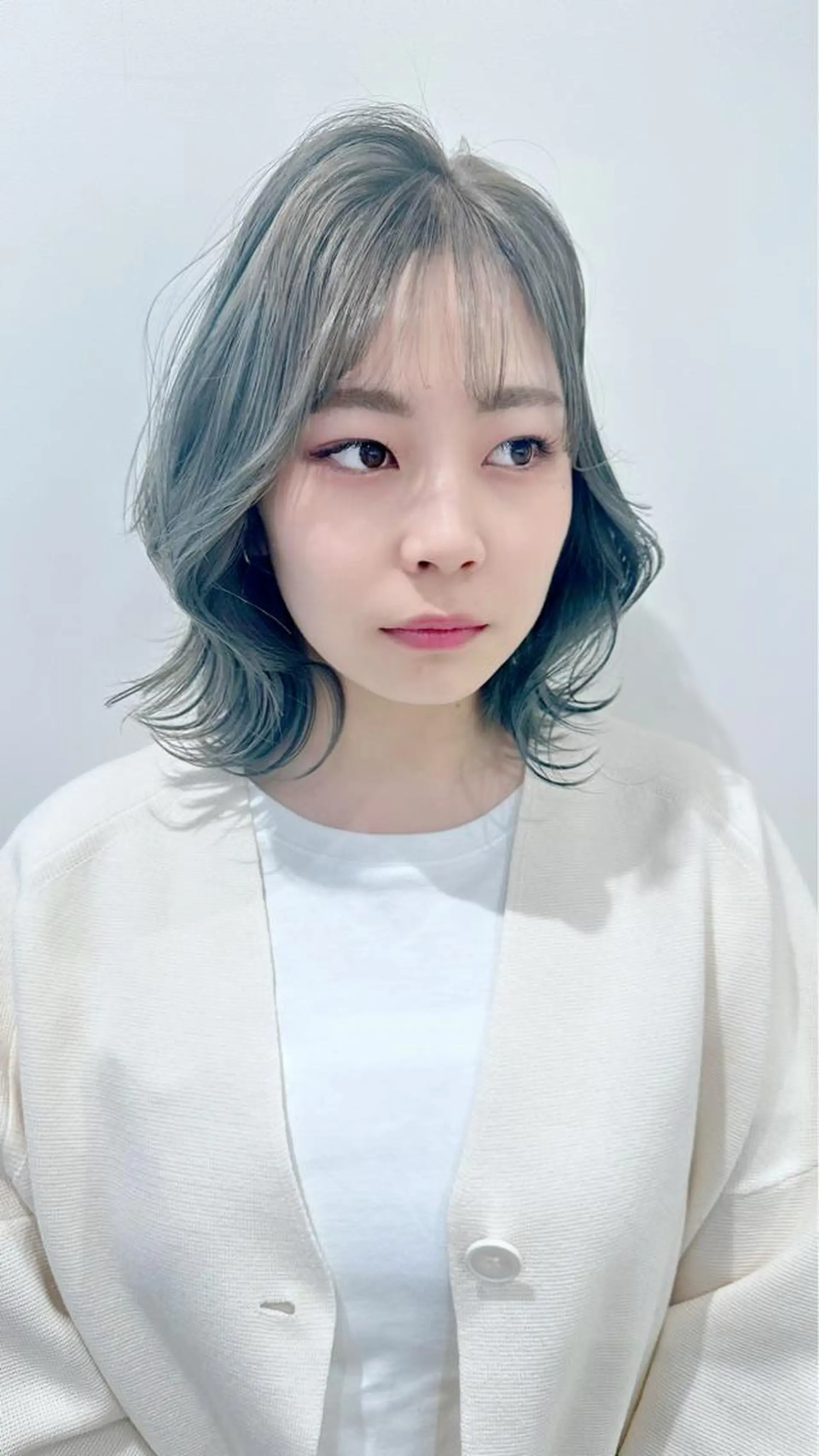 ミディアム カラー ヘアカラー トリートメント ベージュ/インナー カラー🤍Rieのヘアスタイル