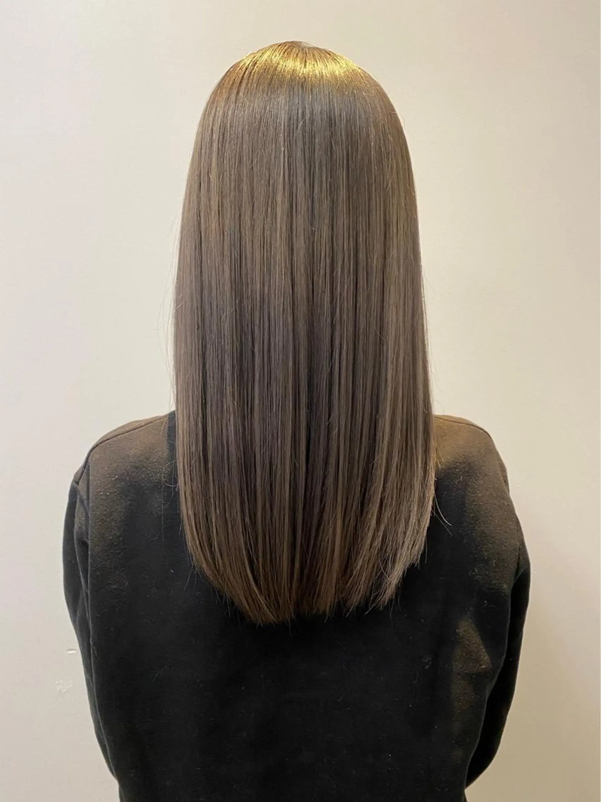 セミロング カラー 透明感カラー グレージュ ハイトーンカラー シアーグレージュ ヘアカラー トリートメント デザインカラー🌈 高木リョウのヘアスタイル