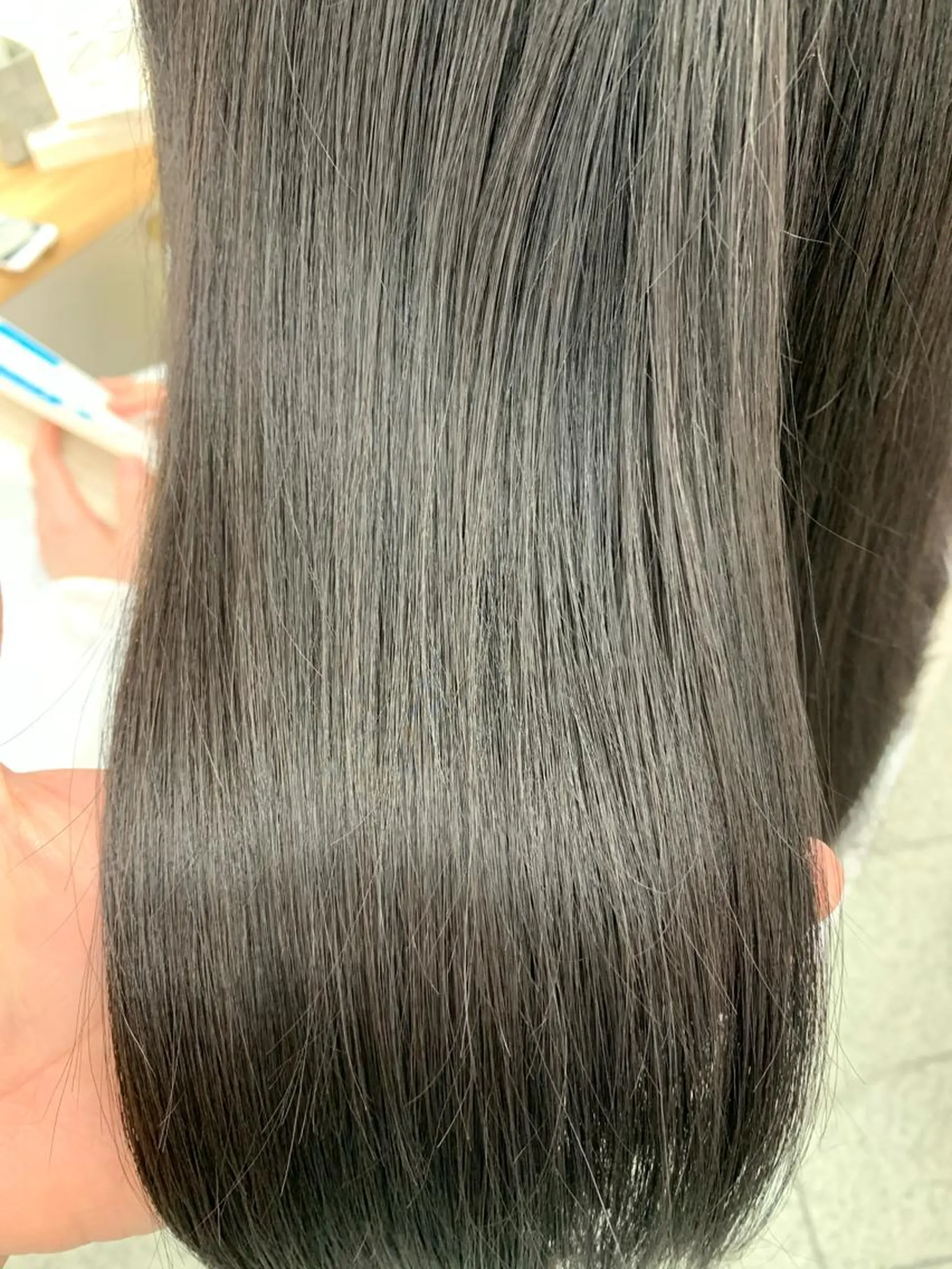 セミロング 凪の 旅先のヘアスタイル