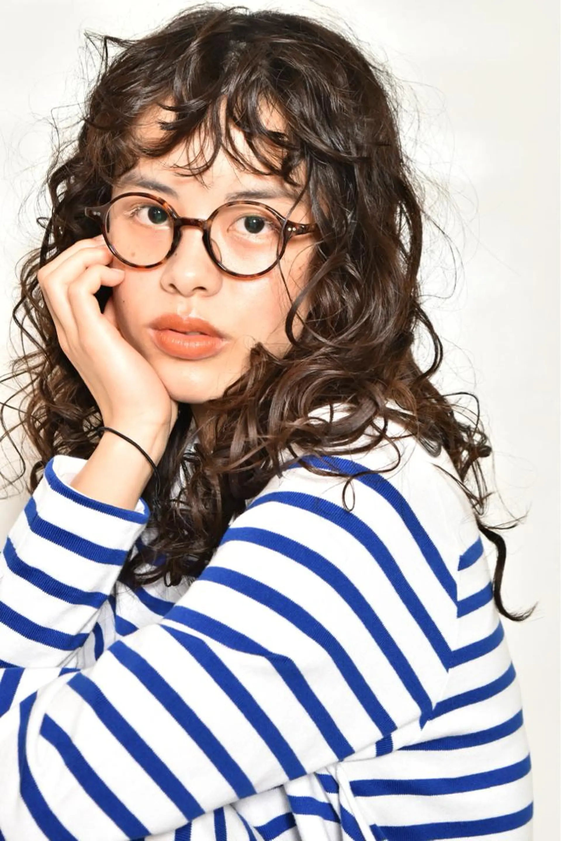 ロング カラー パーマ スパイラルパーマ AND THE BRICKS所属・AND THE BRICKS北川珠紀の眉毛・アイブロウイメージ