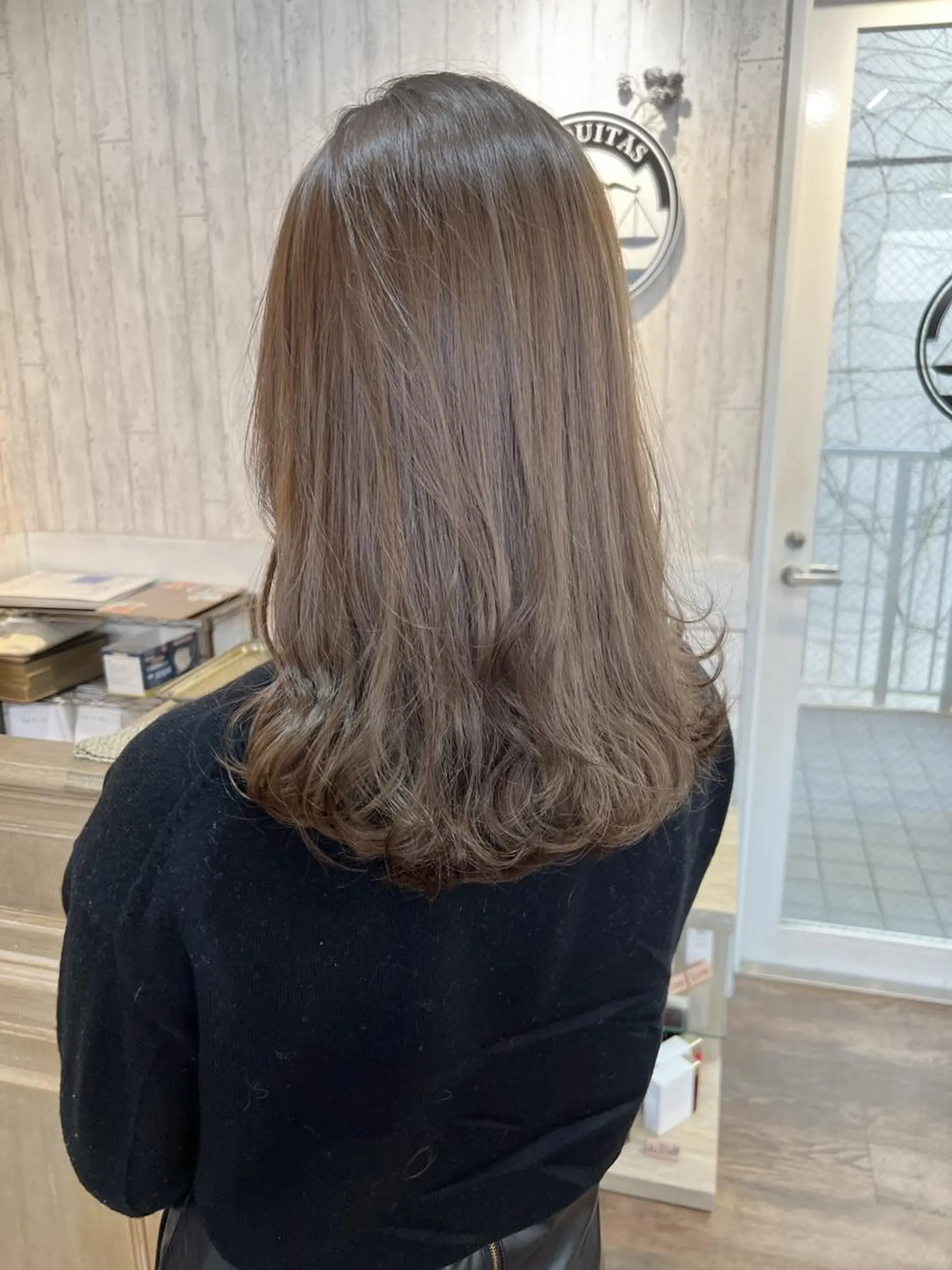 セミロング カラー 切りっぱなしボブ アディクシーカラー アッシュ ベージュカラー ブリーチ ヘアカラー ダブルカラー　/ インナーカラーMiiのヘアスタイル