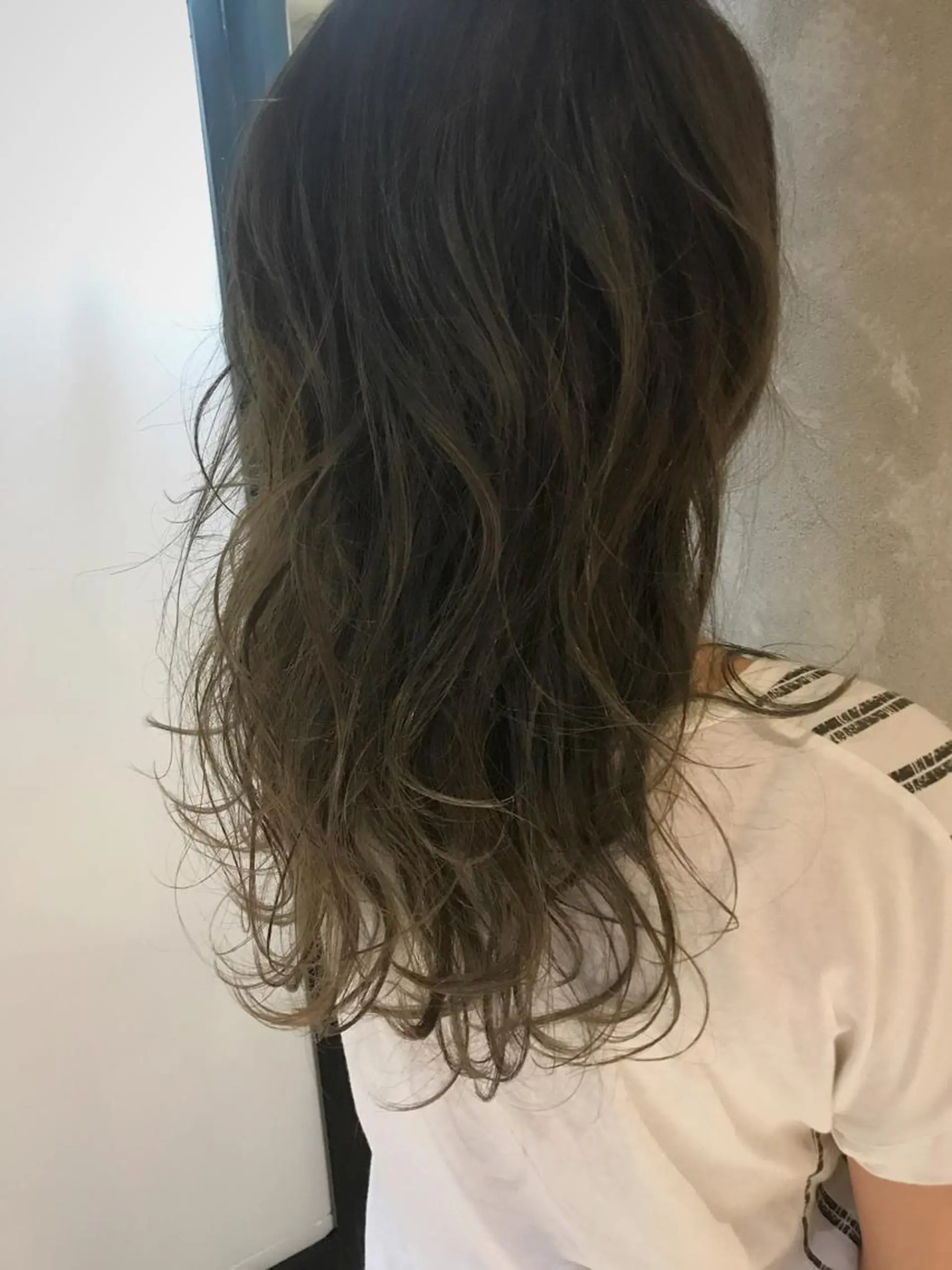 ロング カラー グレージュ 松村 崇弘のヘアスタイル