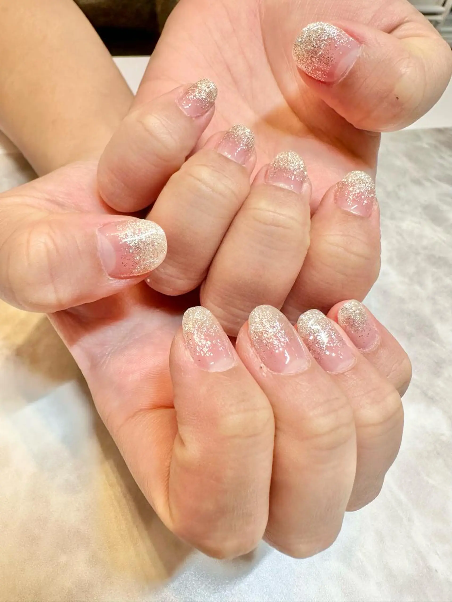 ネイル グラデーション ラメ(グリッター) ラメグラデーション シルバー Nailsalon yuuchiのネイルデザイン