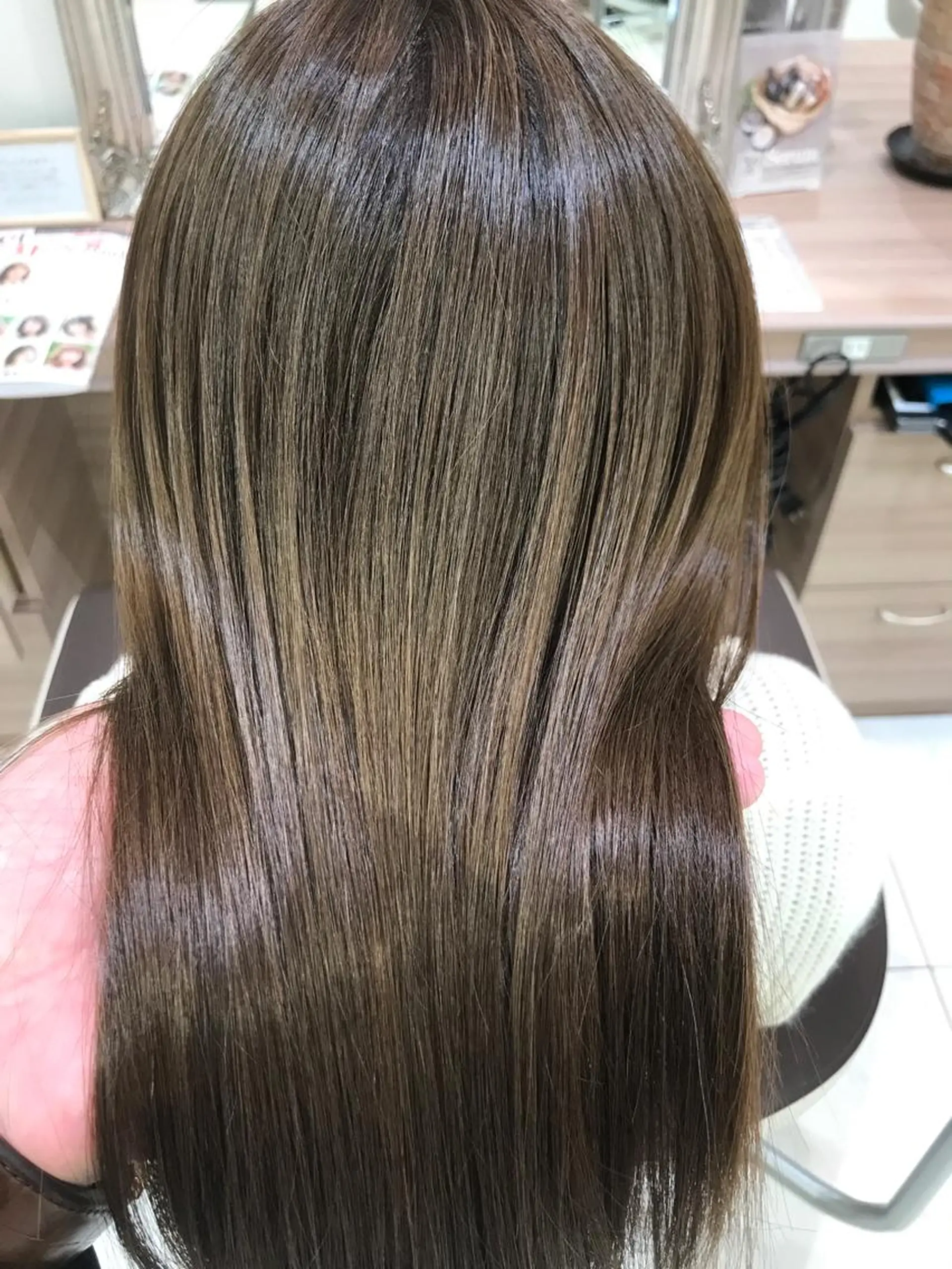 セミロング カラー 透明感カラー イルミナカラー オレンジ 外国人風カラー Ash 戸田公園店のヘアスタイル