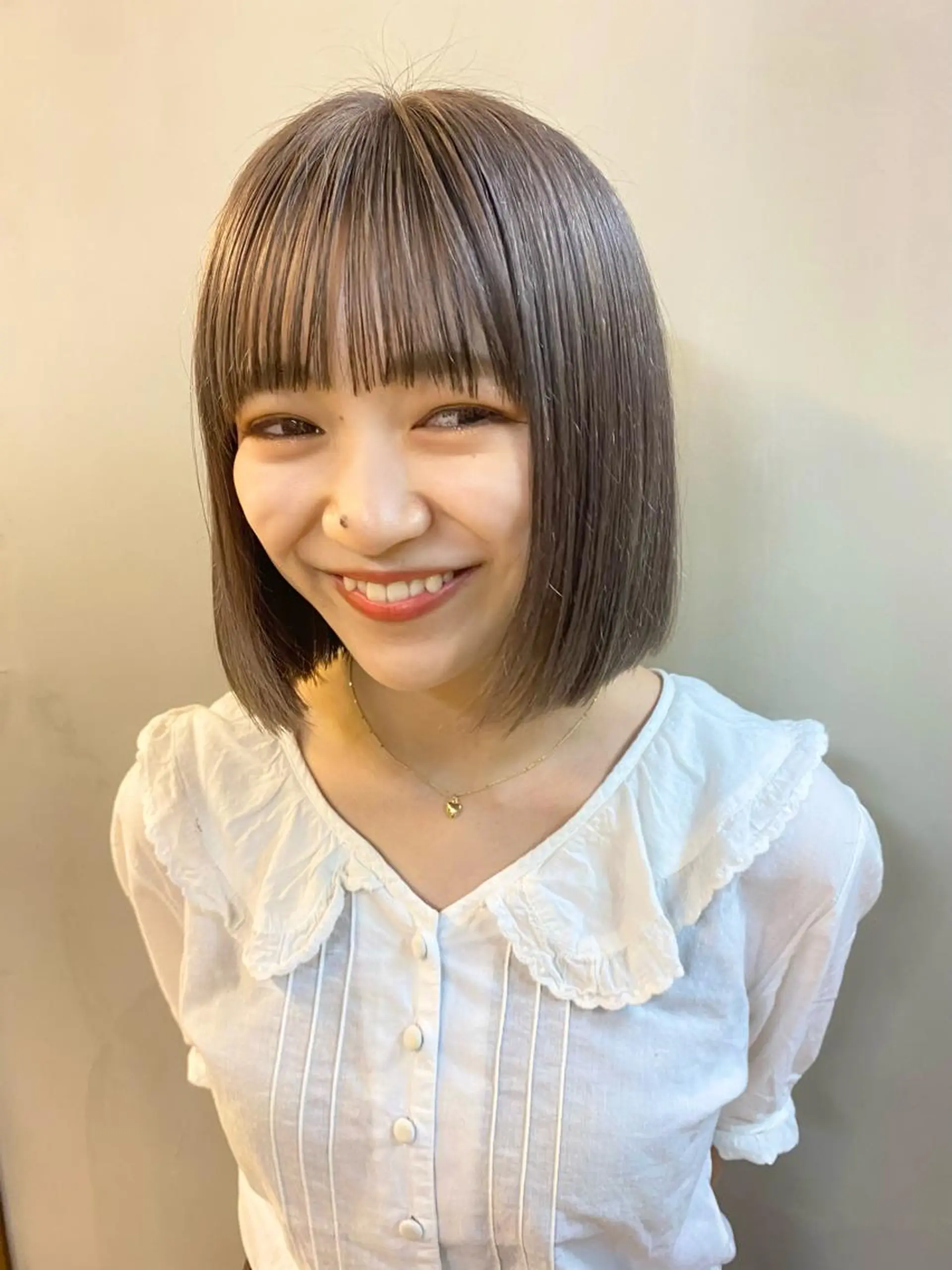 ショート 髪と音処　マトぺ所属・デザインカラー/ボブ ブリーチカラー/ユリのヘアスタイル