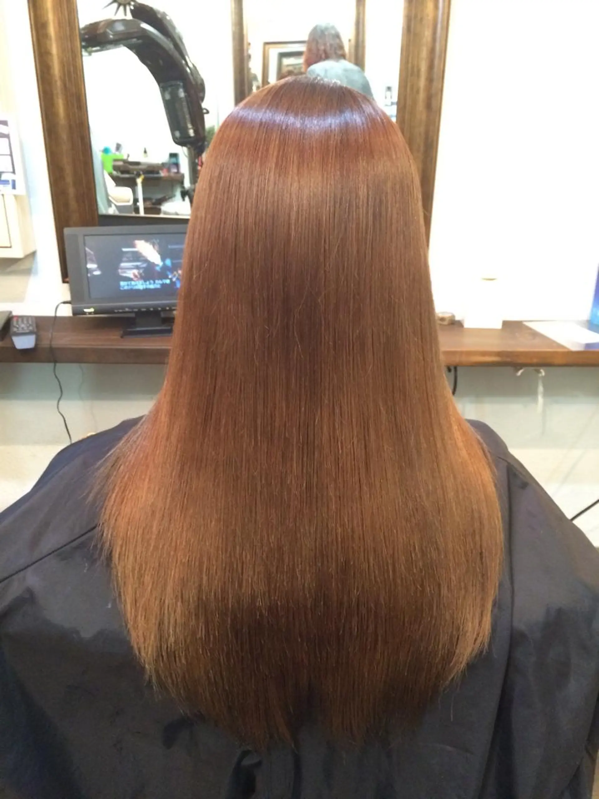 ミディアム セミロング カラー ブラウンカラー モカブラウン LA KING GINZA TOKYO所属・🧡ショートの達人 🧡SHOのヘアスタイル