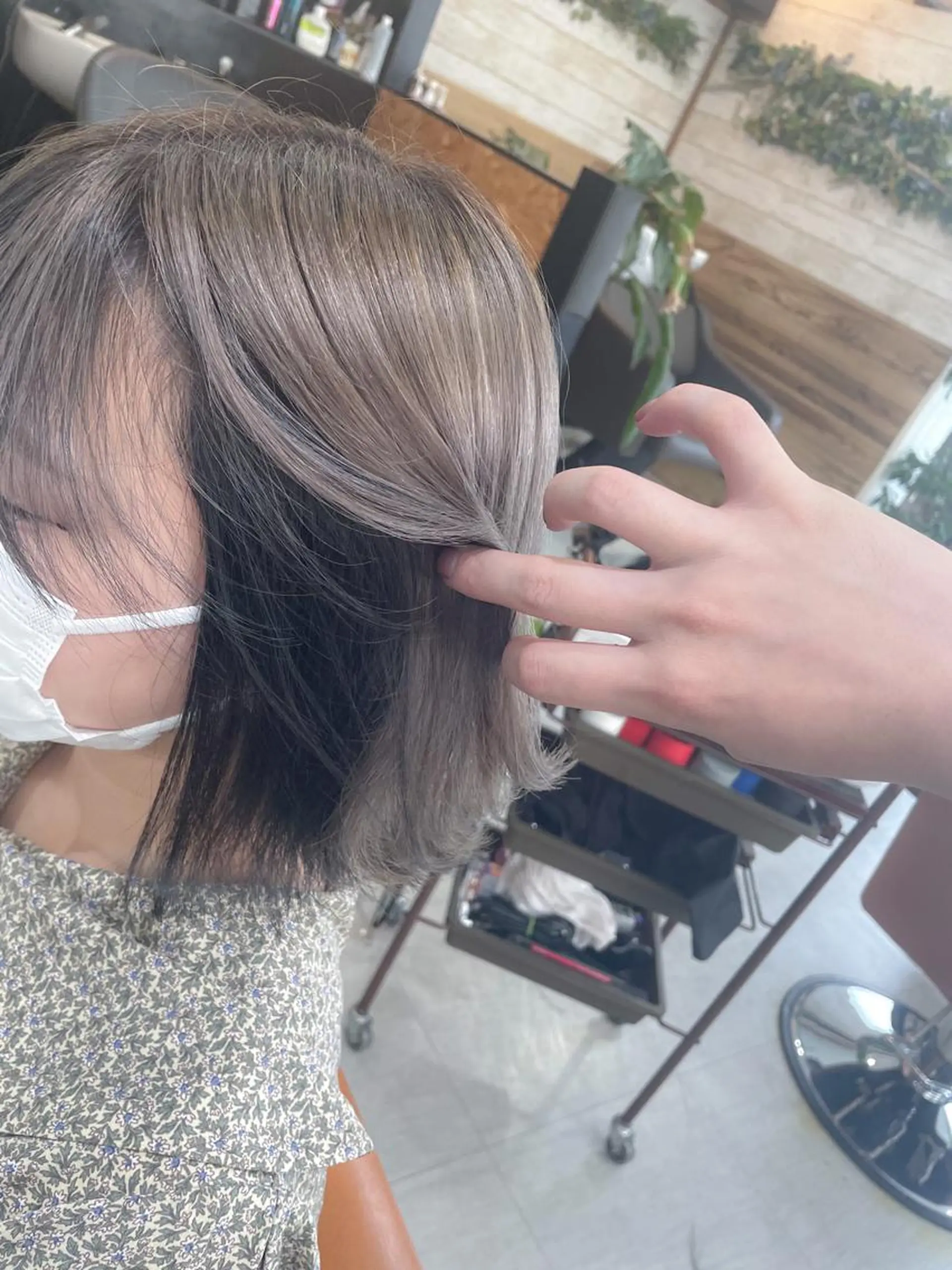 ミディアム カラー 黒髪 ブリーチ ブルーカラー ブルーブラック ヘアカラー かんばら りょーいのヘアスタイル