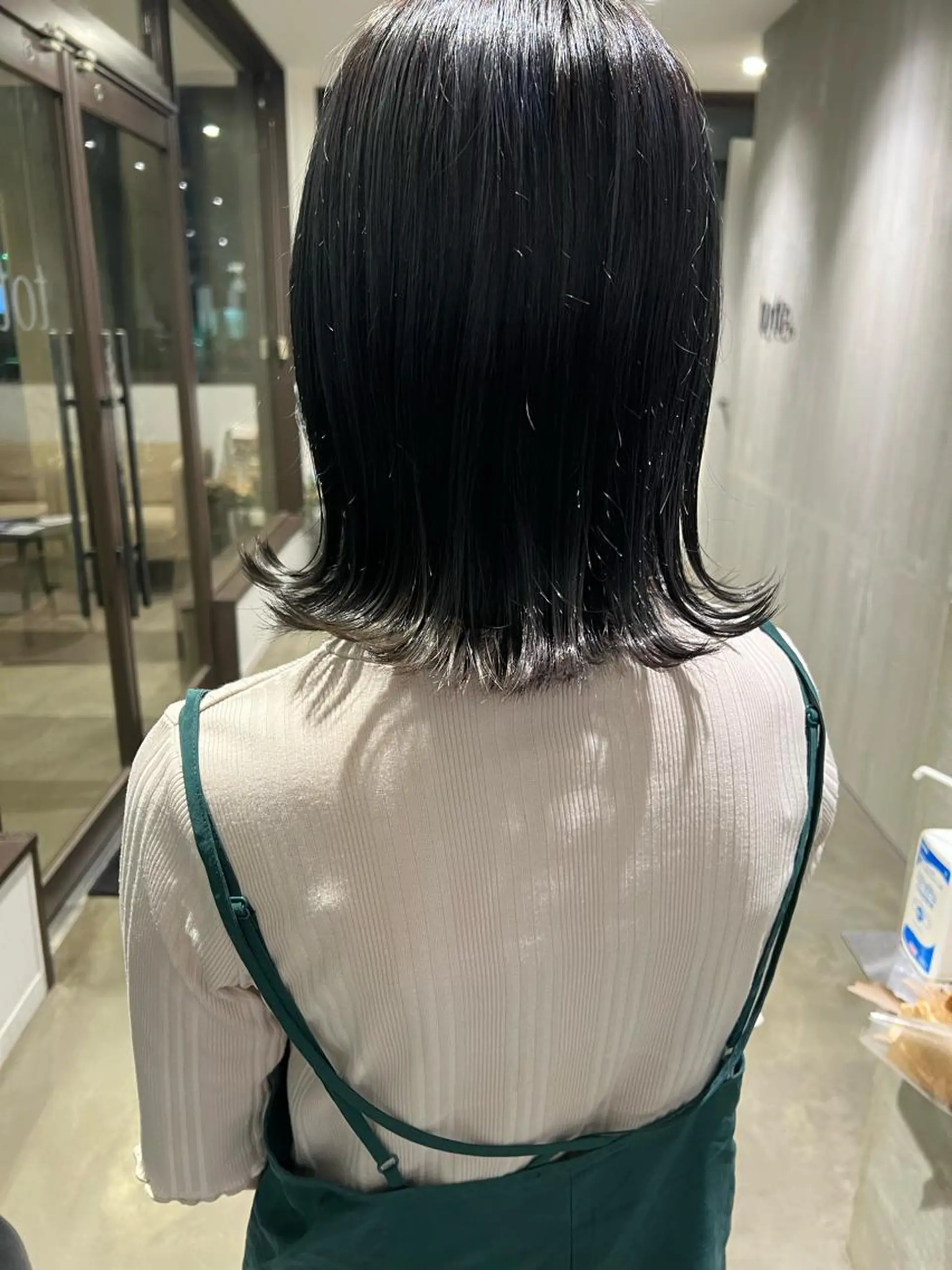 カラー ネイビーカラー 杉岡 ちさのヘアスタイル