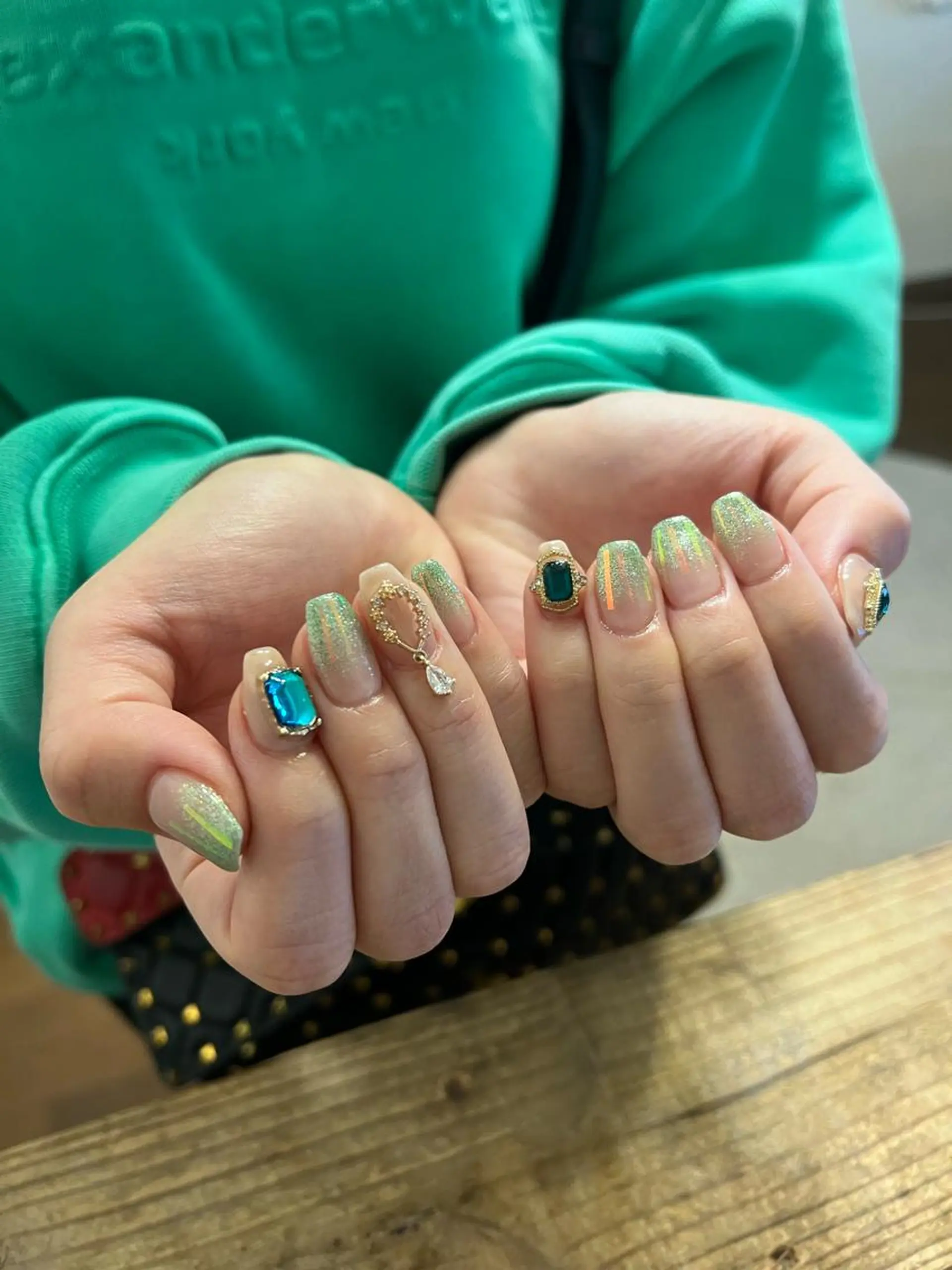 ネイル ハンドネイル フットネイル ハンドケア Nes.Nail所属・Miyagi Asamiのネイルデザイン