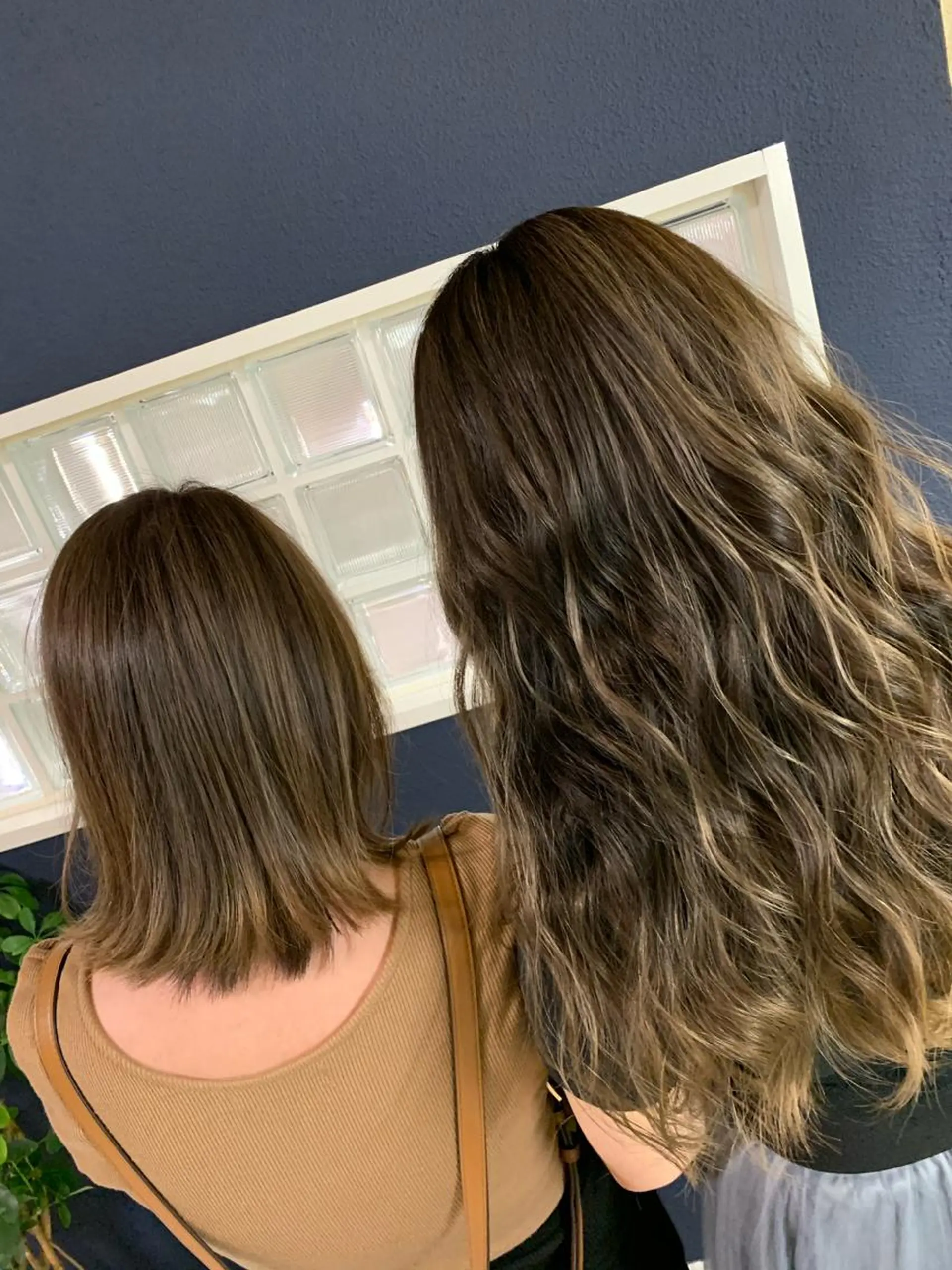 セミロング ヘアカラー ヨシミ カズヤのヘアスタイル