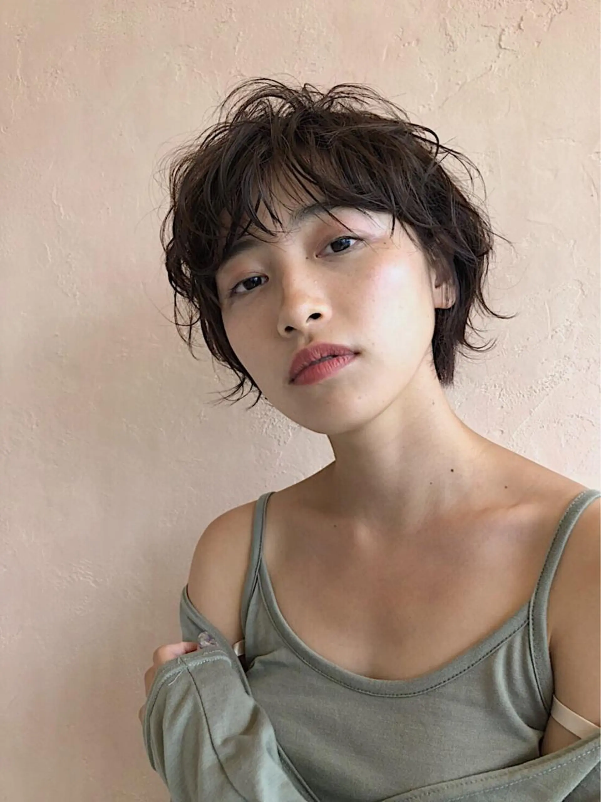 ショート パーマ 泊 紗羅のヘアスタイル