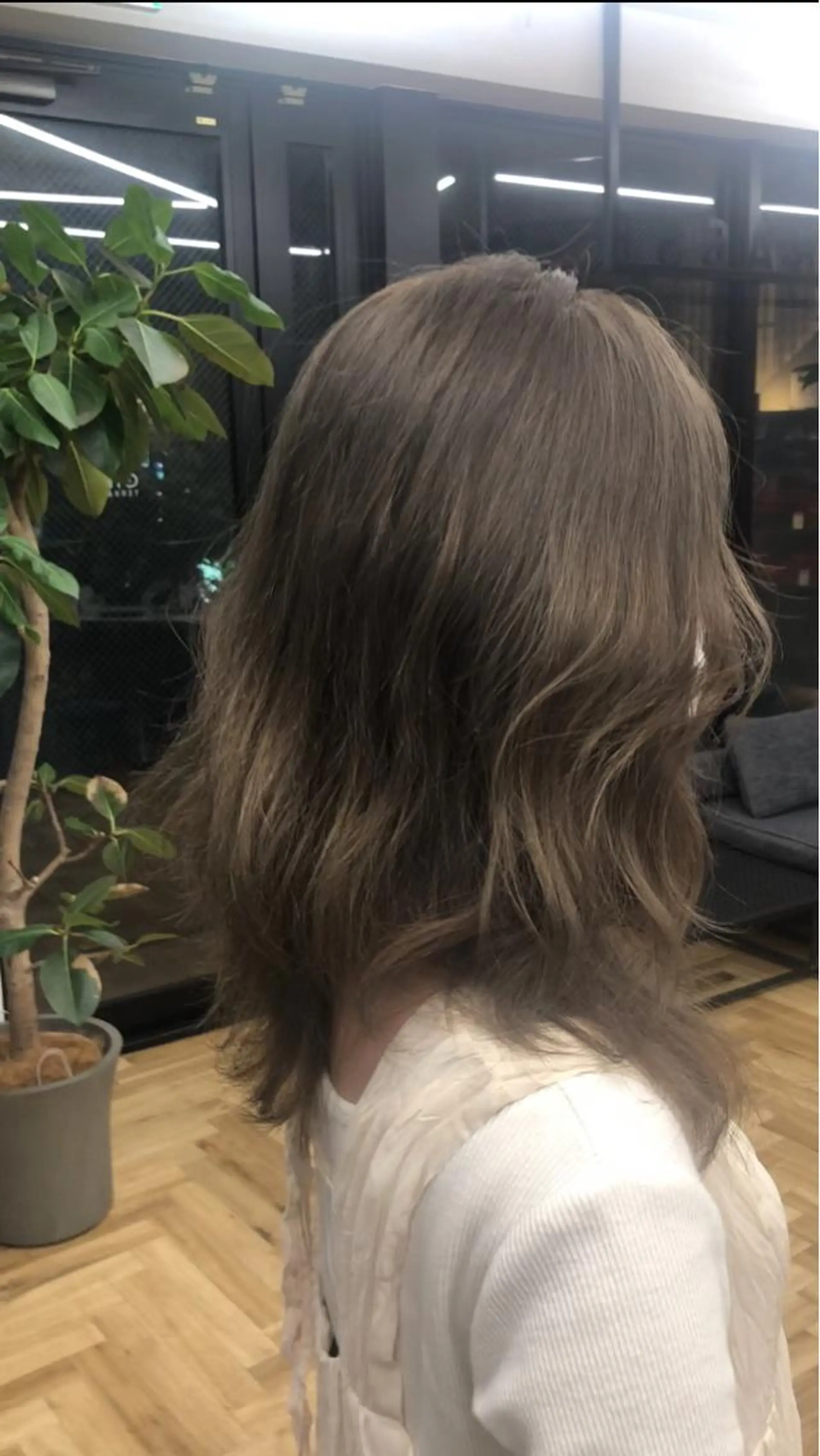 ミディアム カラー ベージュカラー ブリーチ オリーブベージュ GIEN 末吉 海斗のヘアスタイル