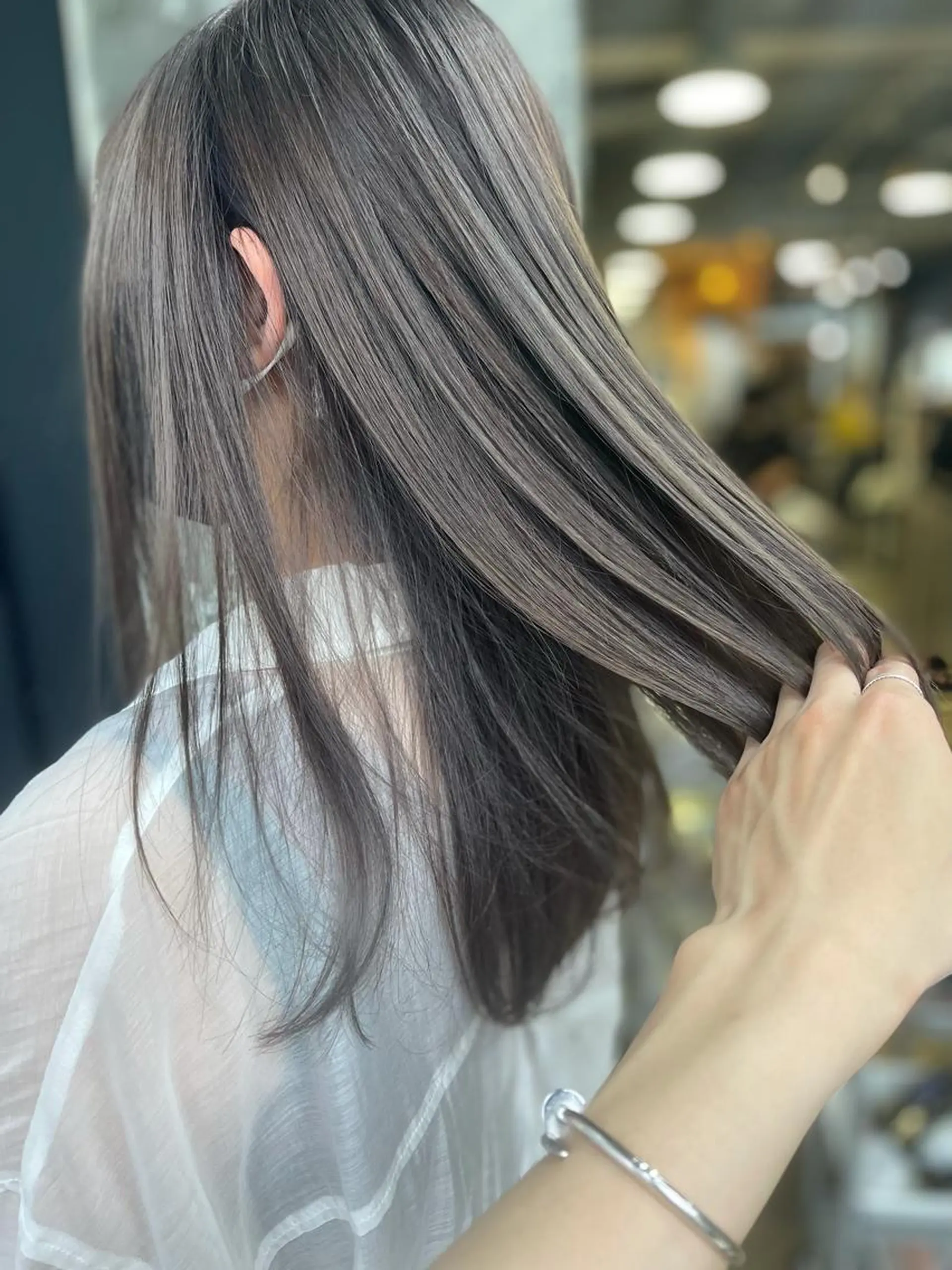 セミロング くびれヘア 顔まわりレイヤー ハイライト 髪質改善 韓国風ヘア ヘアカラー トリートメント ヘアセット 古賀 侑磨のヘアスタイル