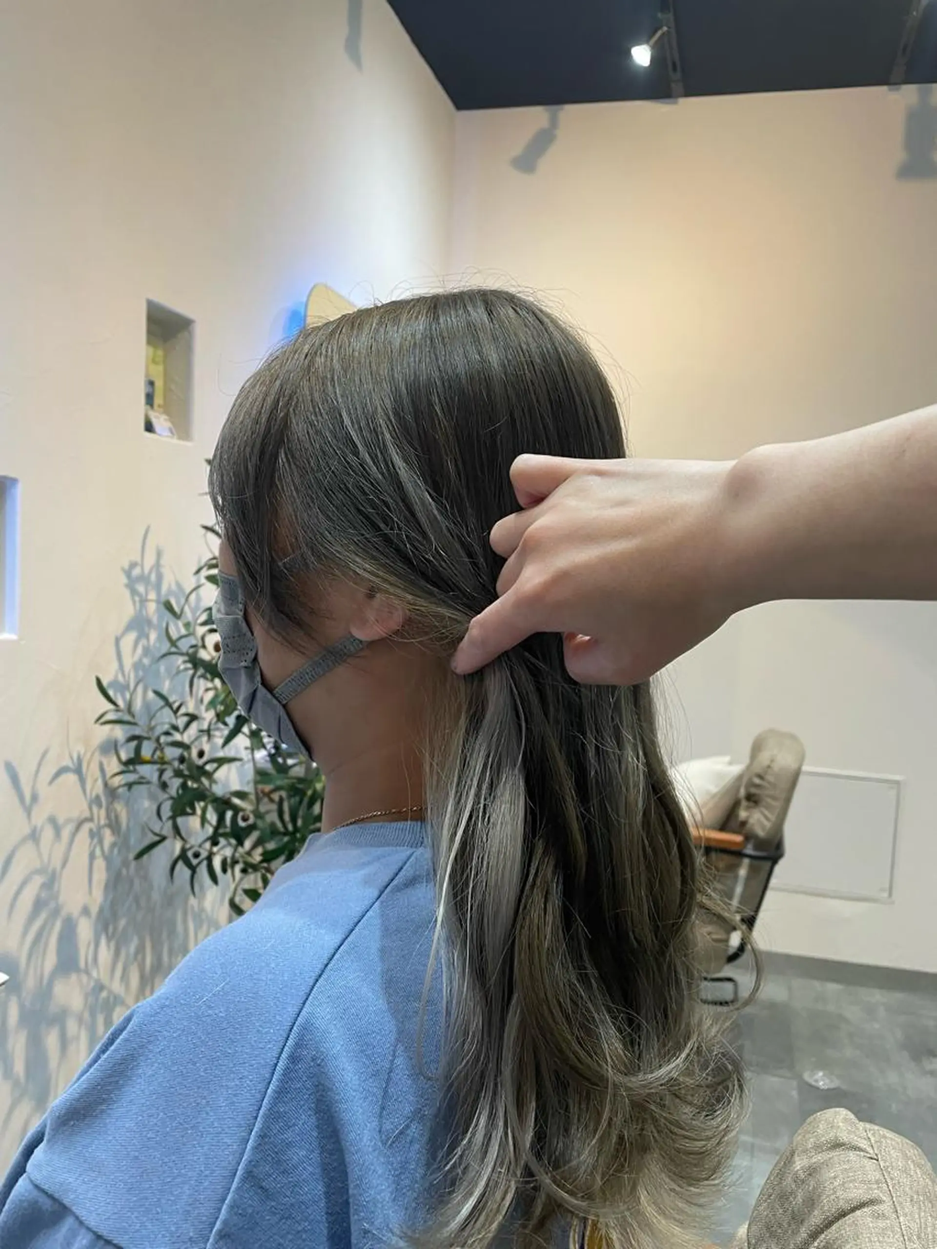 ロング カラー ベージュカラー インナーカラー ホワイトベージュ 似合わせスタイル🪮 🌿まなべさとみ🌿のヘアスタイル