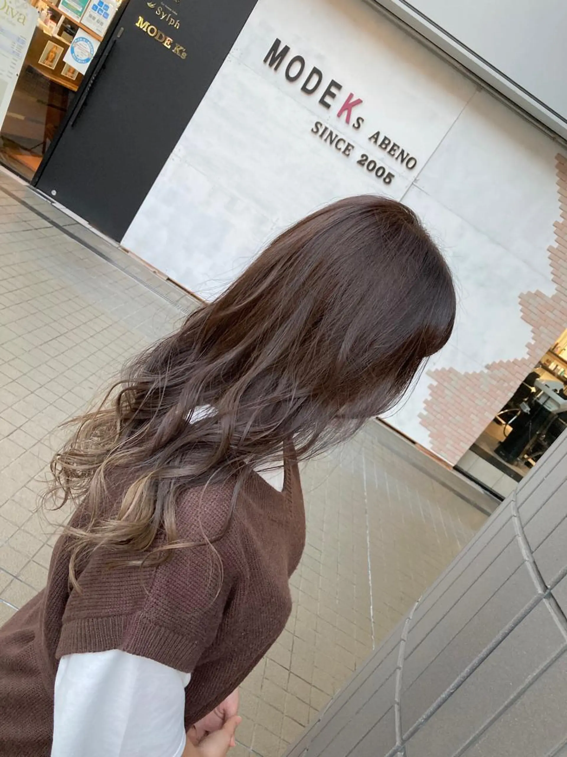 セミロング カラー グラデーションカラー グレージュ ミルクティーグレージュ カット ヘアカラー トリートメント SHAFT Ieiriのヘアスタイル