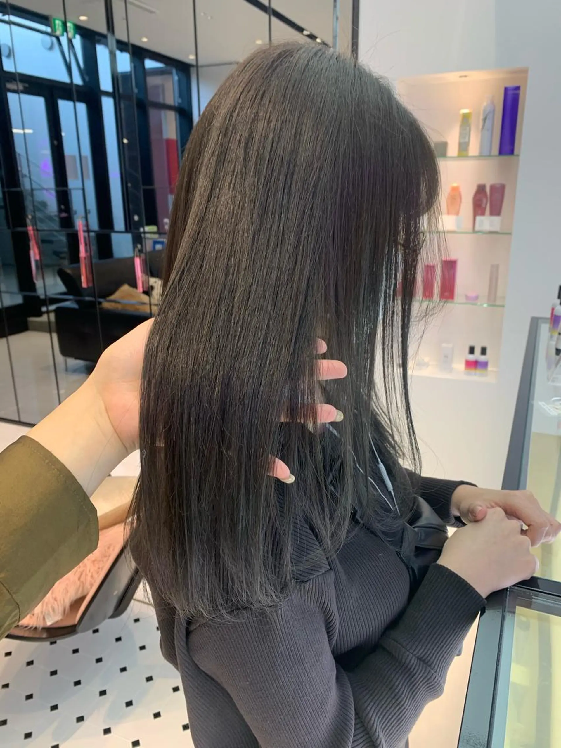 ロング ハッシュカット/ハイ トーン/MANAMIのヘアスタイル