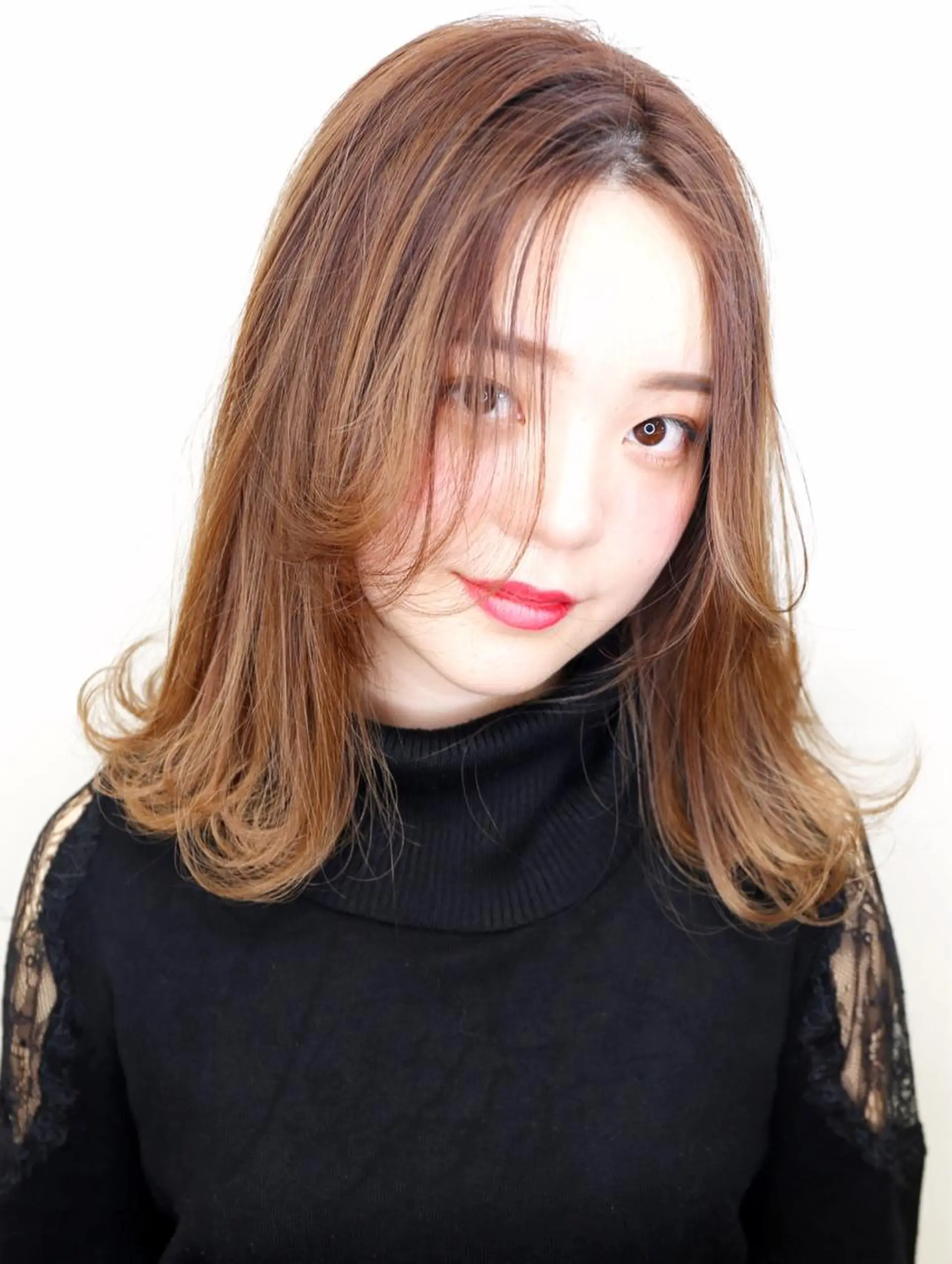 ミディアム カラー ハイライトカラー イルミナカラー ボブ ハイライト 外ハネヘア ヘアカラー トリートメント メンズヘア特化 崎田 成人のヘアスタイル