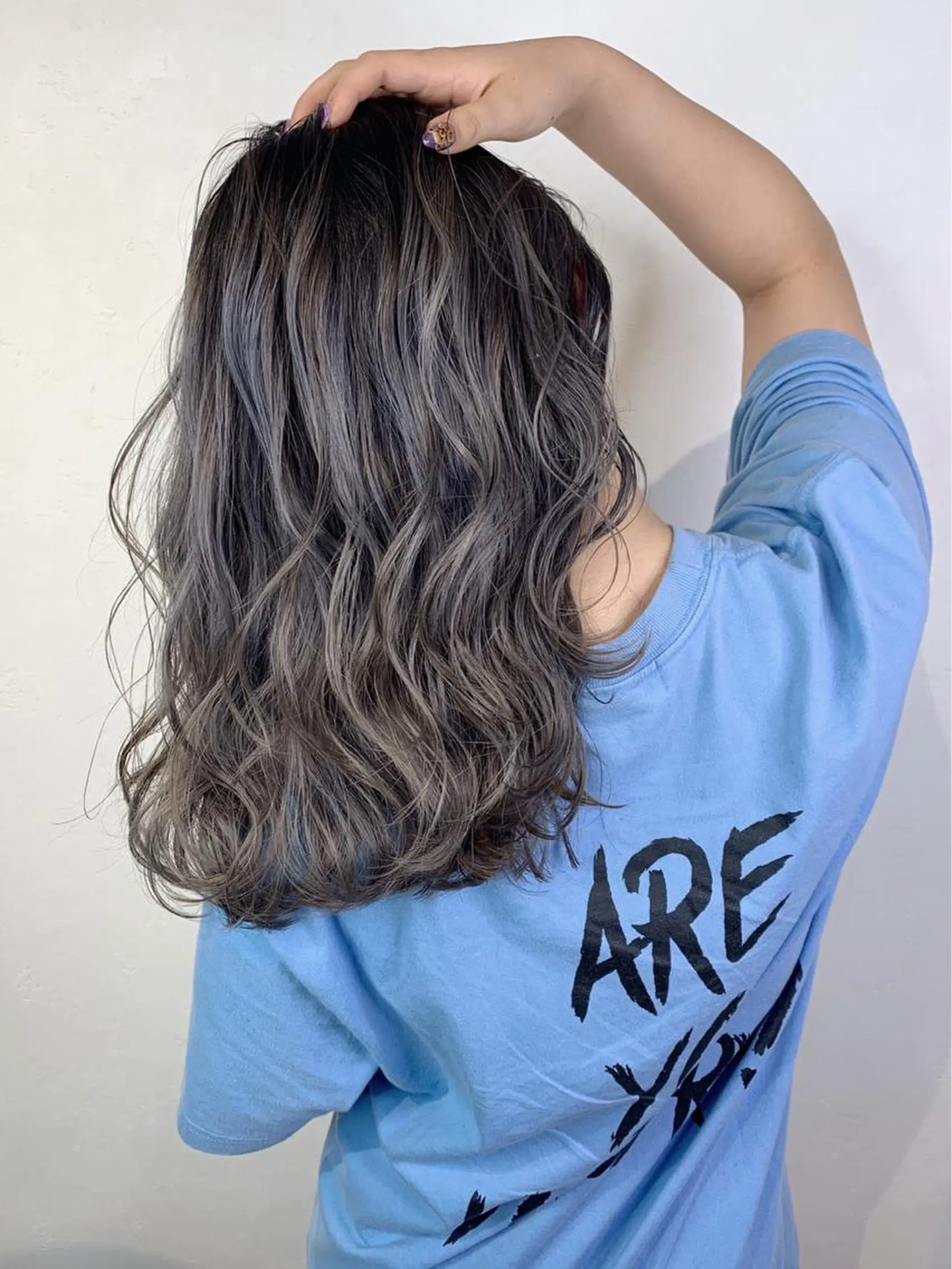 ミディアム カラー パーマ アッシュ ベージュカラー ハイライトカラー ハイライト ヘアカラー トリートメント _ WHITE三宮店のヘアスタイル