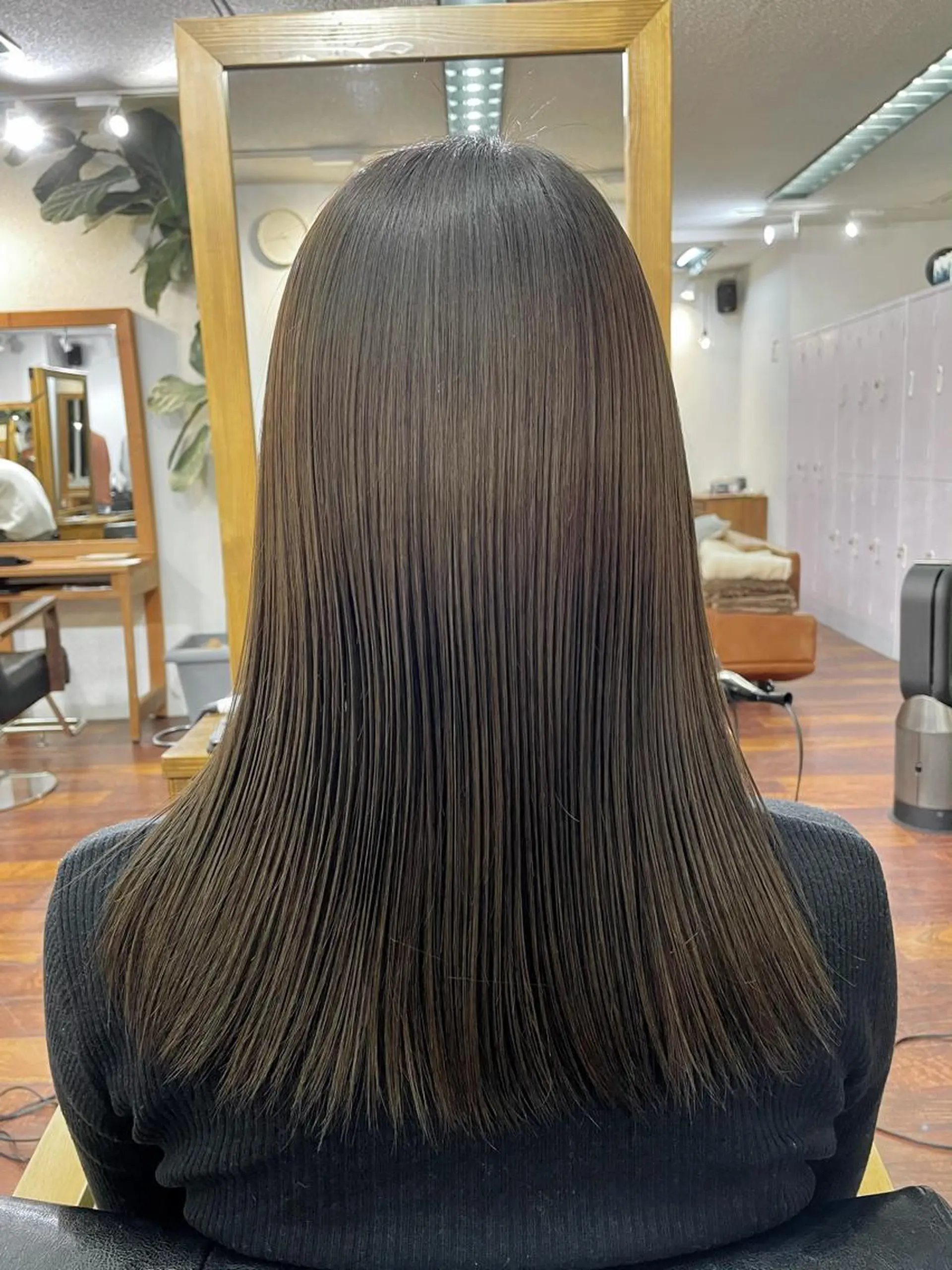 セミロング カラー アッシュ ハイライトカラー ハイトーンカラー イルミナカラー インナーカラー カット ヘアカラー トリートメント 江上拓郎/ショート /酸性ストレートのヘアスタイル