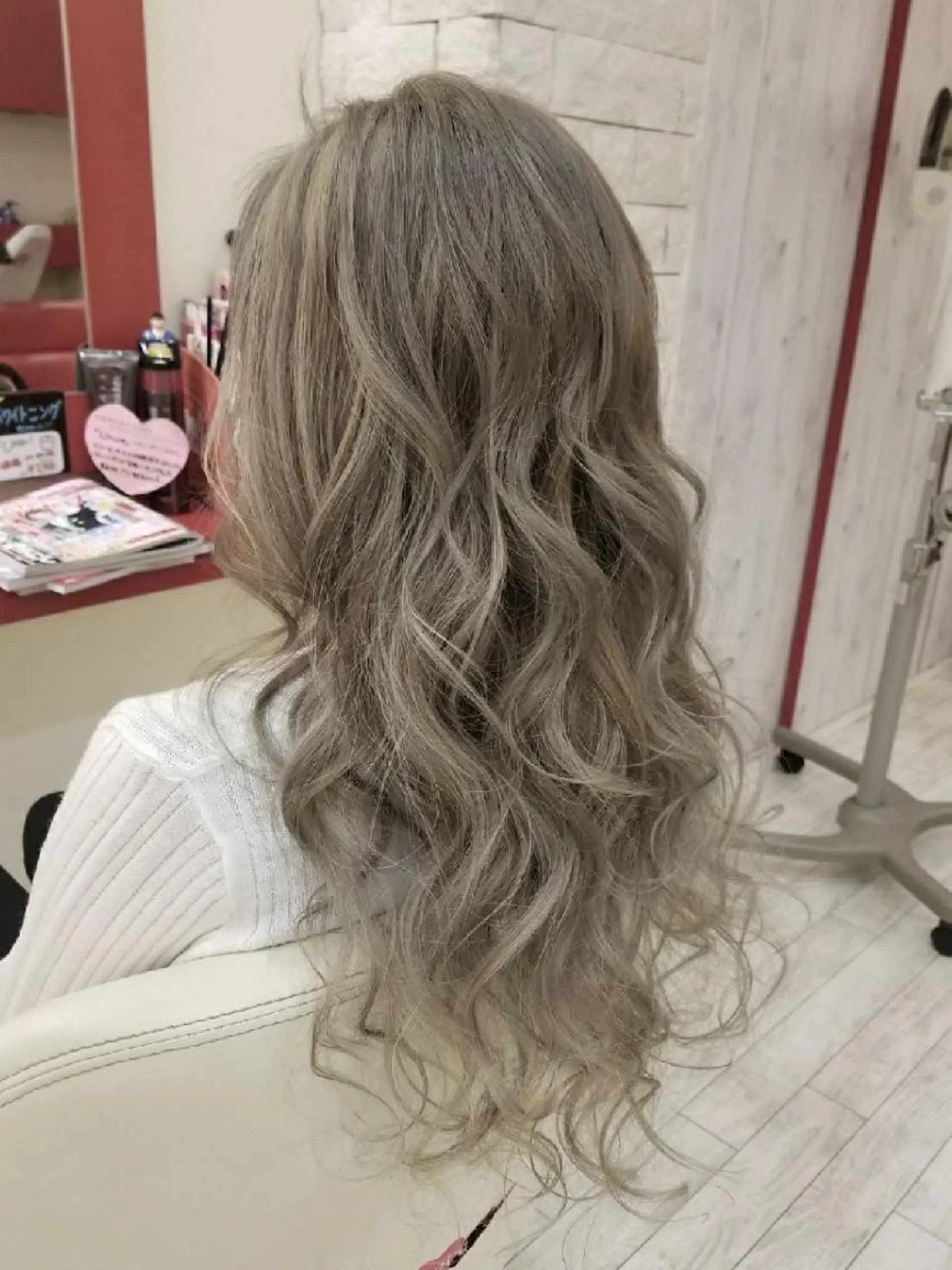 ロング カラー ブリーチ ハイライトカラー ハイライト ヘアカラー Le Lien カジのヘアスタイル