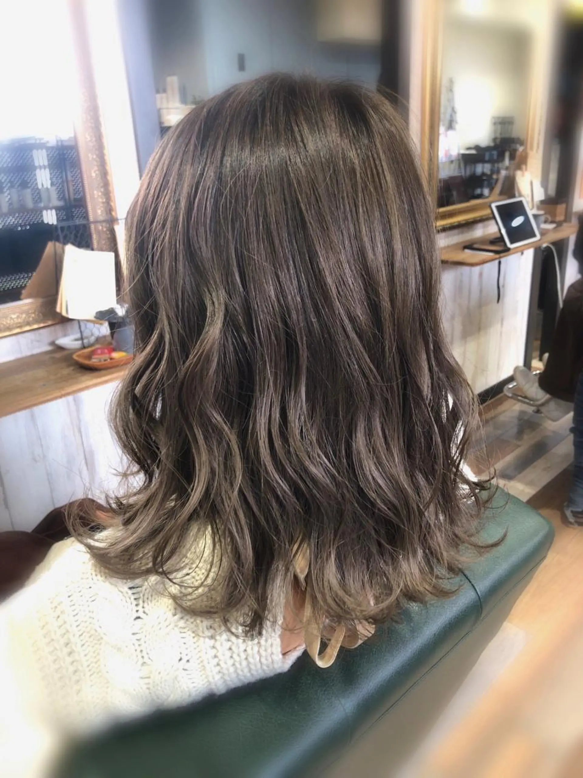 ミディアム カット ヘアカラー トリートメント 山崎 晃治のヘアスタイル