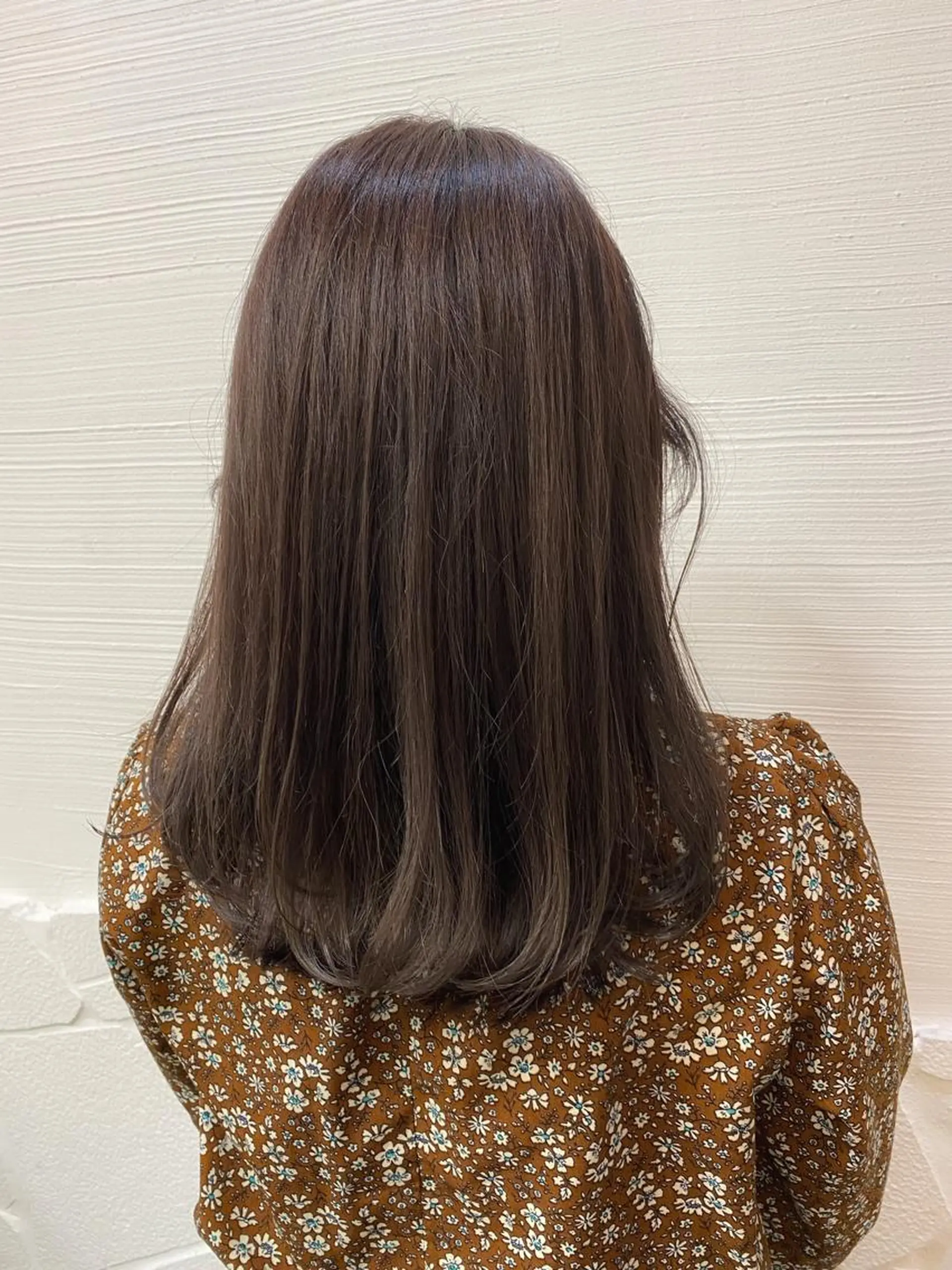 ミディアム カラー くびれヘア 外ハネヘア カット ヘアカラー トリートメント ボブ/縮毛矯正/ レイヤー/塚田のヘアスタイル