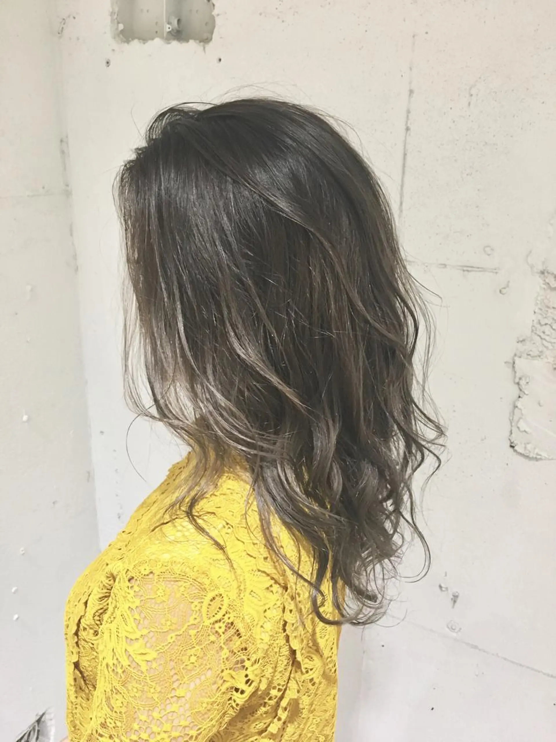 ロング カラー バレイヤージュ グレージュ ハイトーンカラー シルバー シルバーグレージュ 💈平島 拓也💈のヘアスタイル