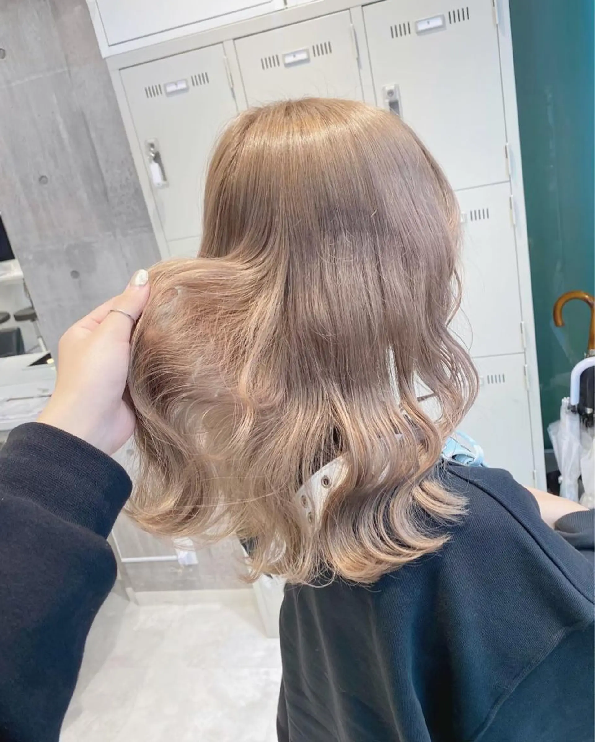 セミロング カラー 韓国ヘア特化💍 tiam💍ブリーチのヘアスタイル