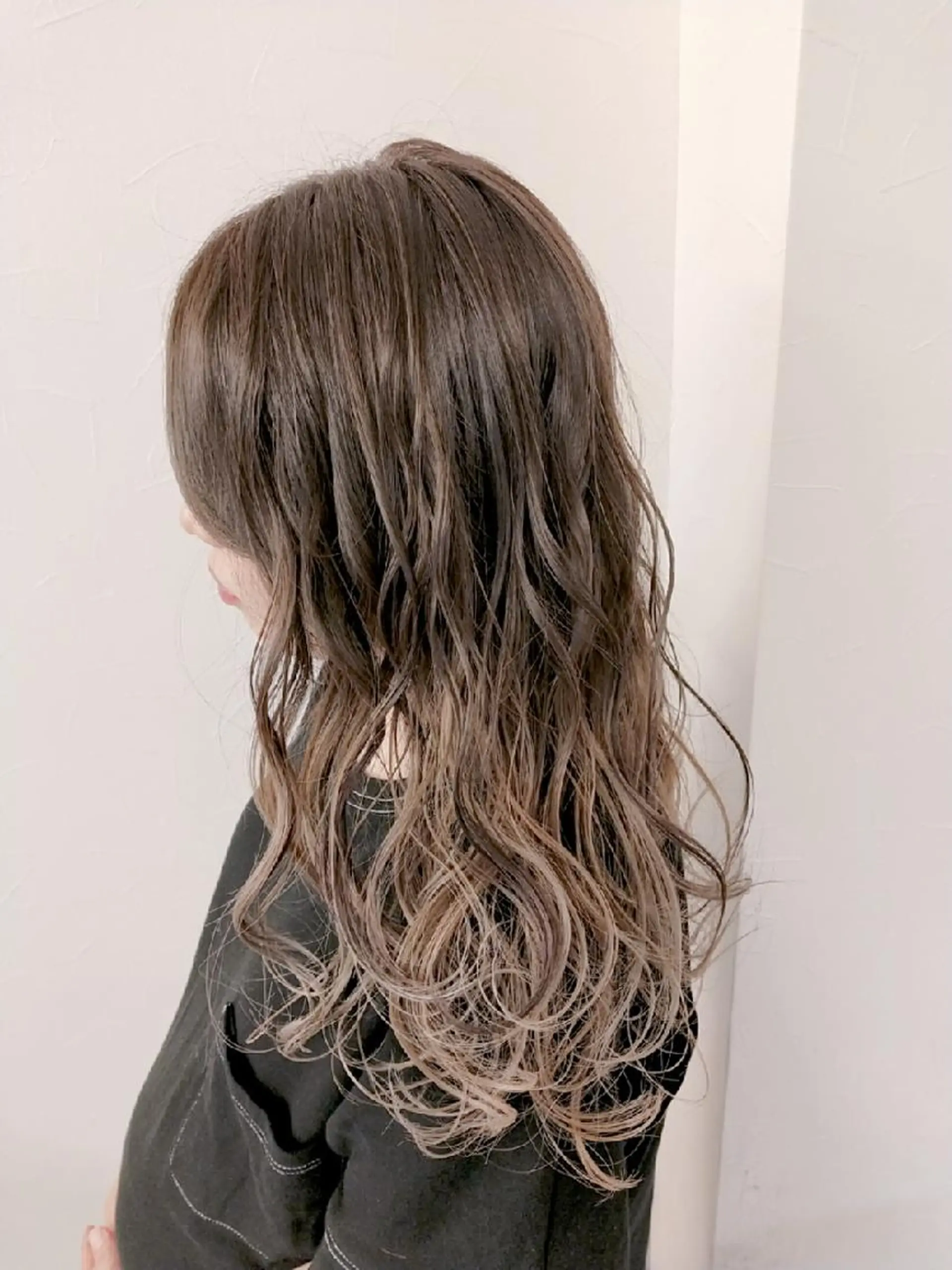 ロング カラー アディクシーカラー アッシュ バレイヤージュ ブリーチ ダークアッシュ デザインカラー髪質 改善Lilithのその他イメージ