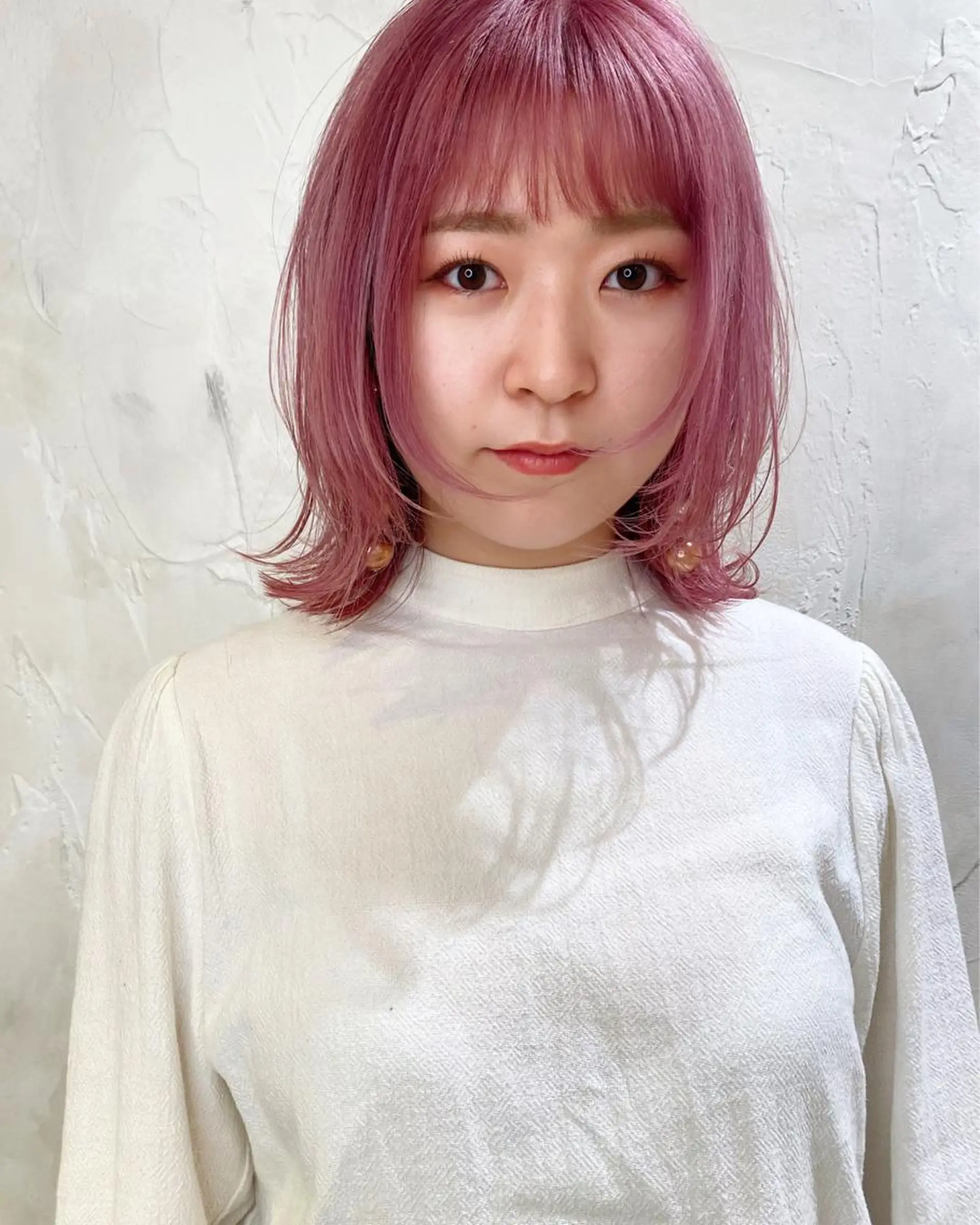 ミディアム カット ヘアカラー トリートメント azu ブリーチダブルカラーのヘアスタイル