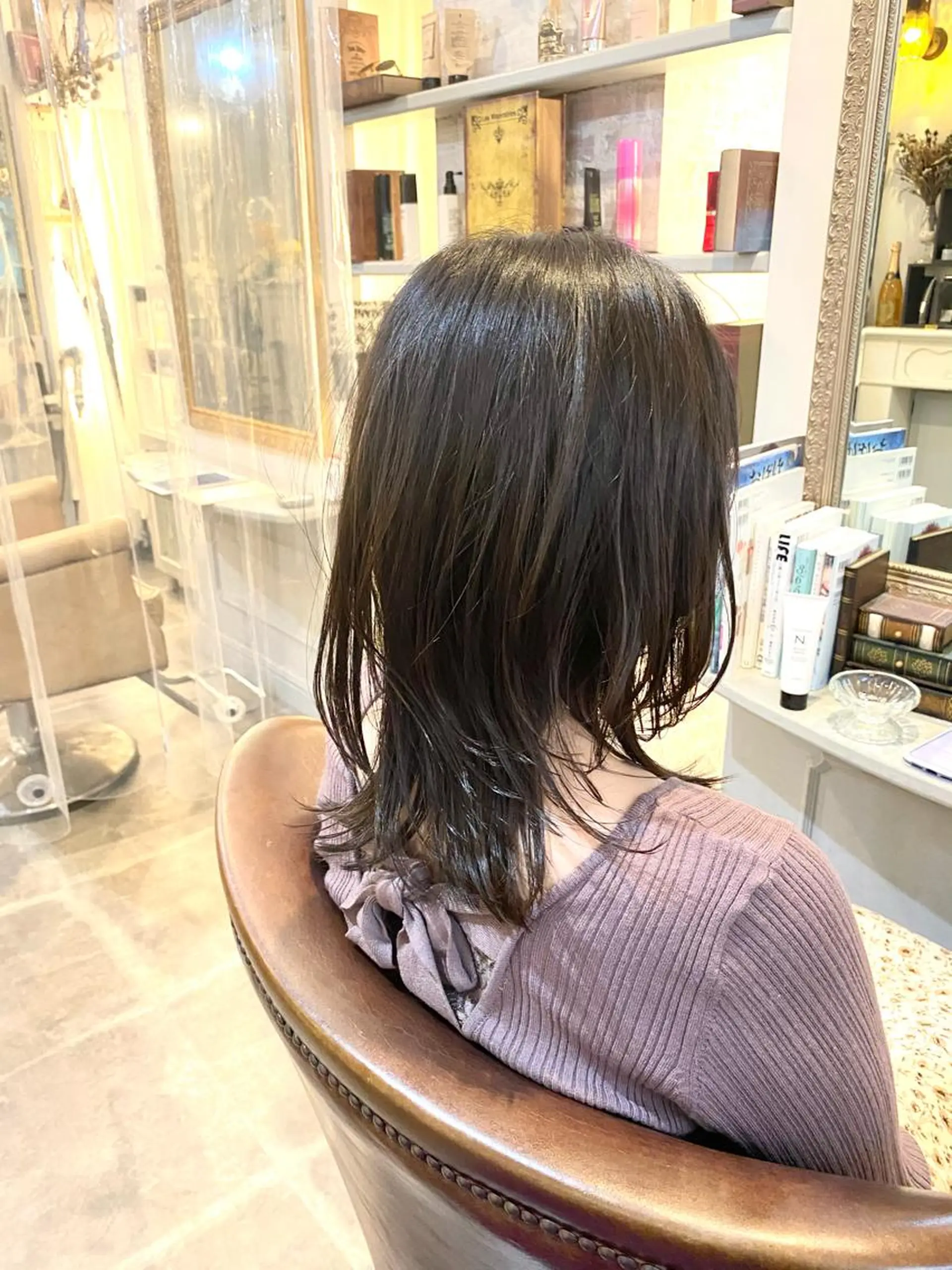 ミディアム レイヤーカット Un  Seul所属・福嶋 愛のヘアスタイル