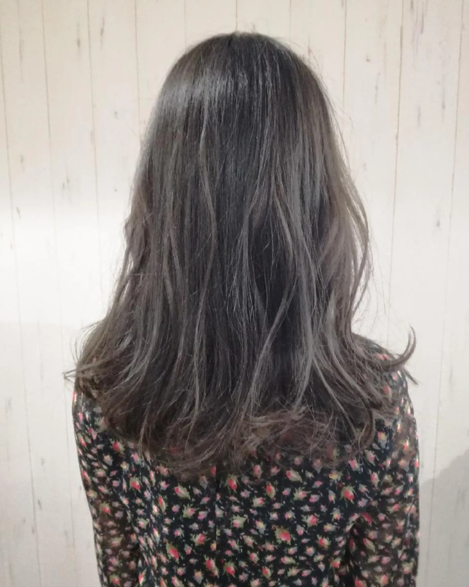 セミロング カラー アッシュ アッシュグレー 西川 敏夫のヘアスタイル