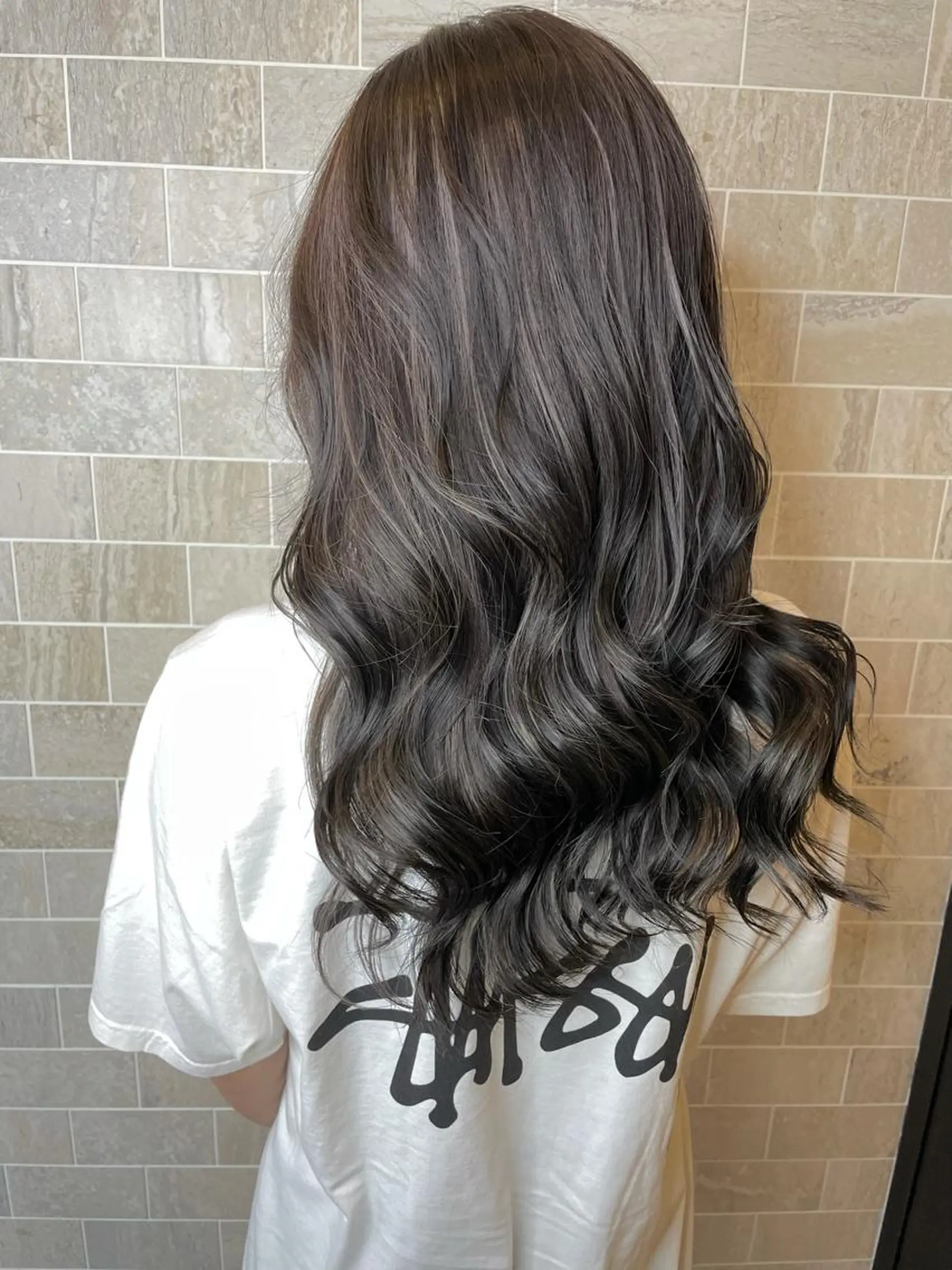 ロング ヘアカラー ブリーチ毛矯正.髪質 改善.髪にドラマをのヘアスタイル