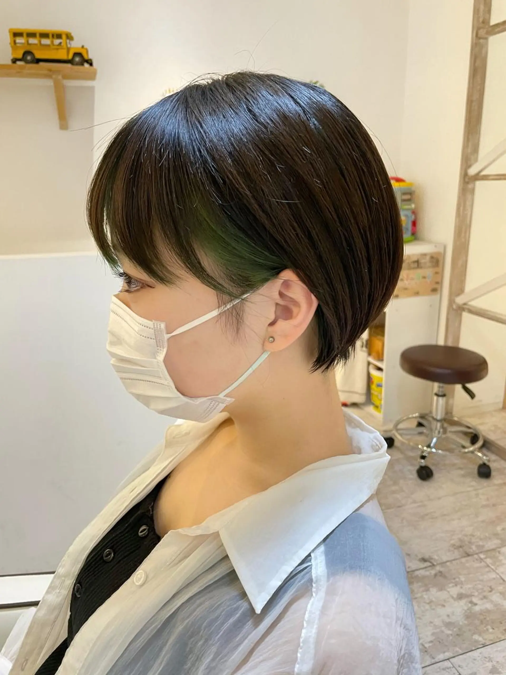 ショート カラー esse大阪茶屋町店所属・レイヤーカット 新井田陽寿のヘアスタイル