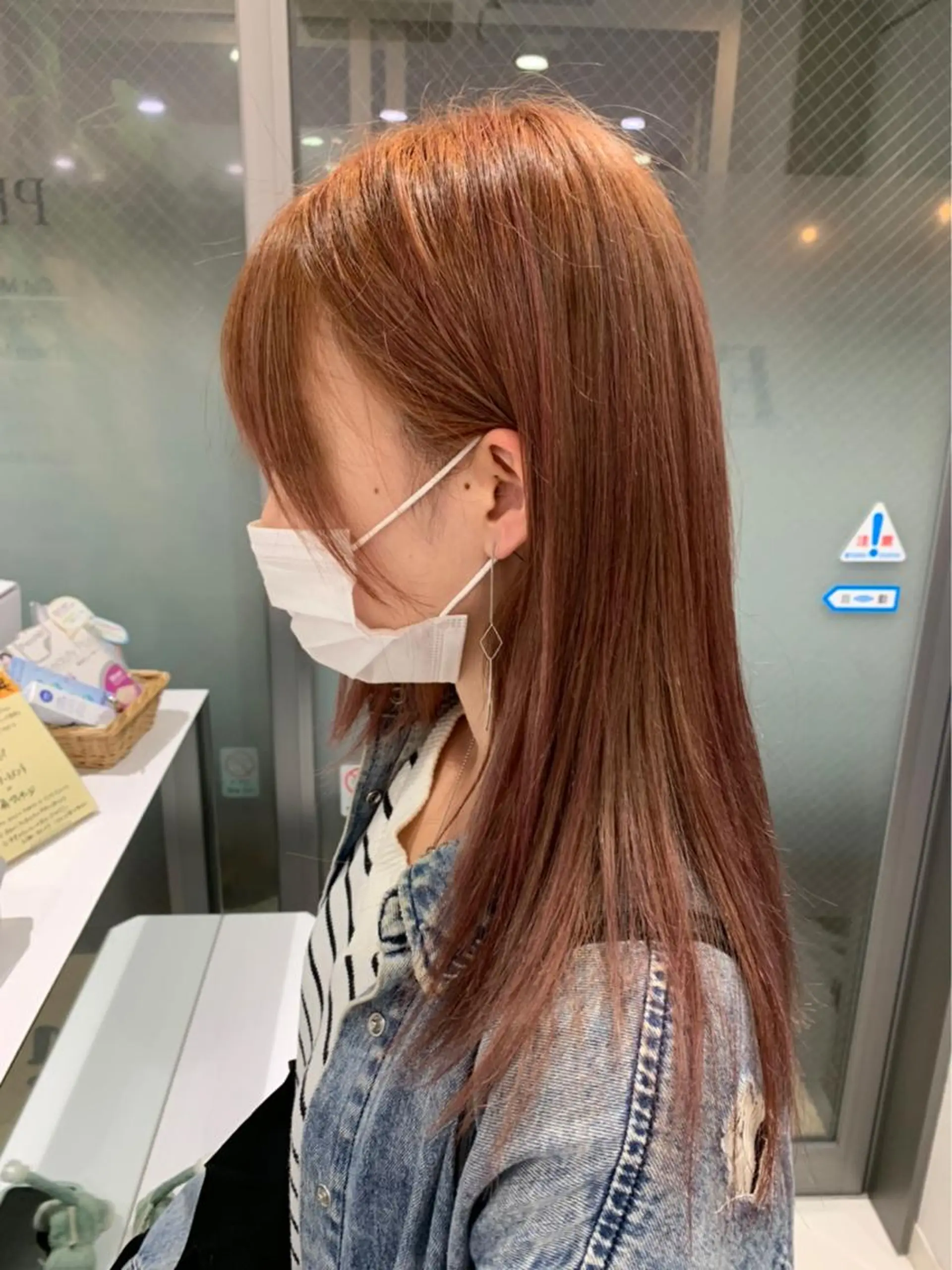 セミロング カラー パーマ ヘアアレンジ ベージュカラー ピンクカラー ピンクベージュ ハイトーンカラー🤍 山下 優華のヘアスタイル