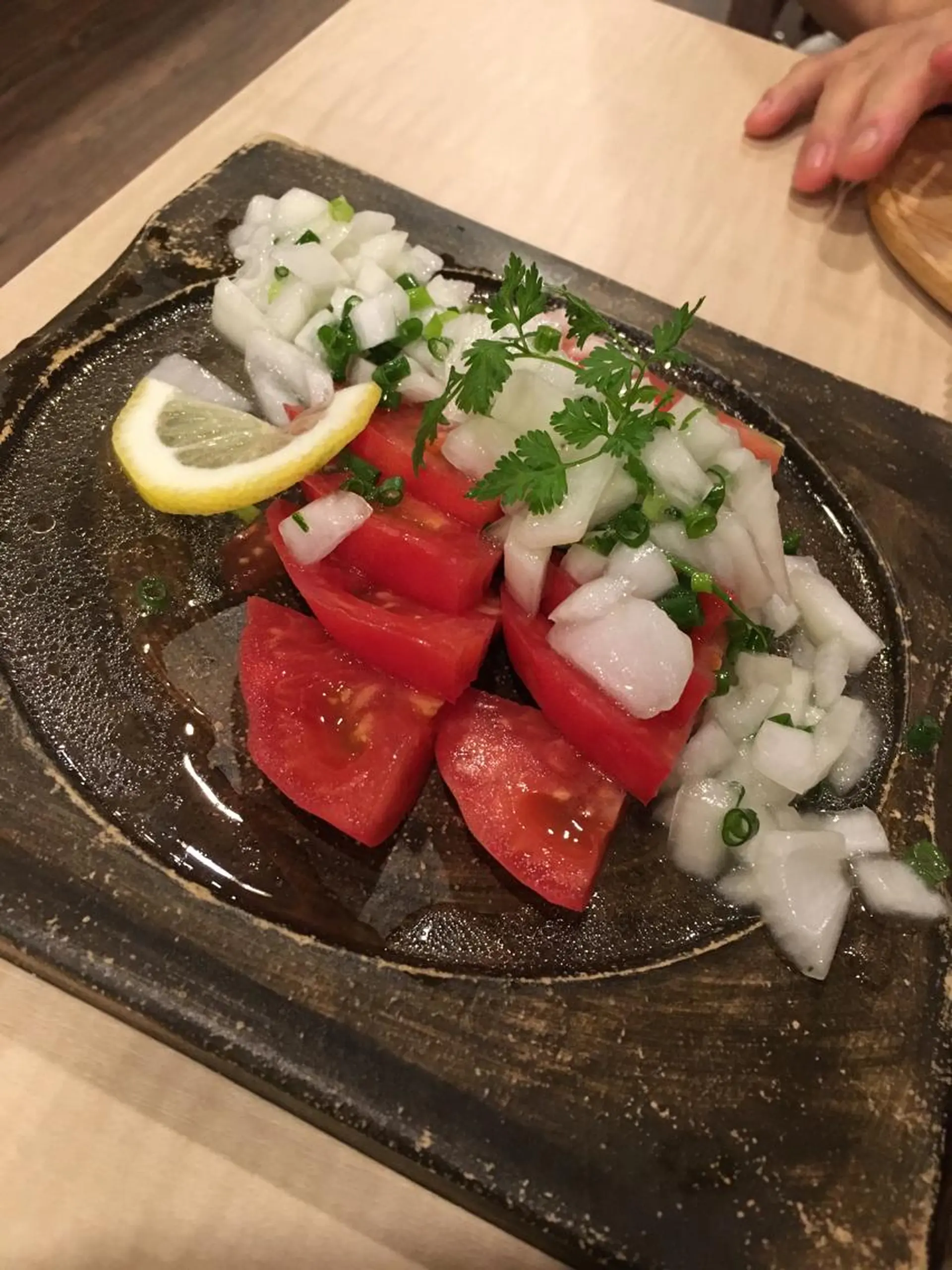 ショート カラー パーマ ヘアアレンジ メンズ キッズ ネイル マツエク・マツパ 玉ねぎヘアー アニメ,Vオタク× 即効痩せエステサロンのエステ・リラクイメージ