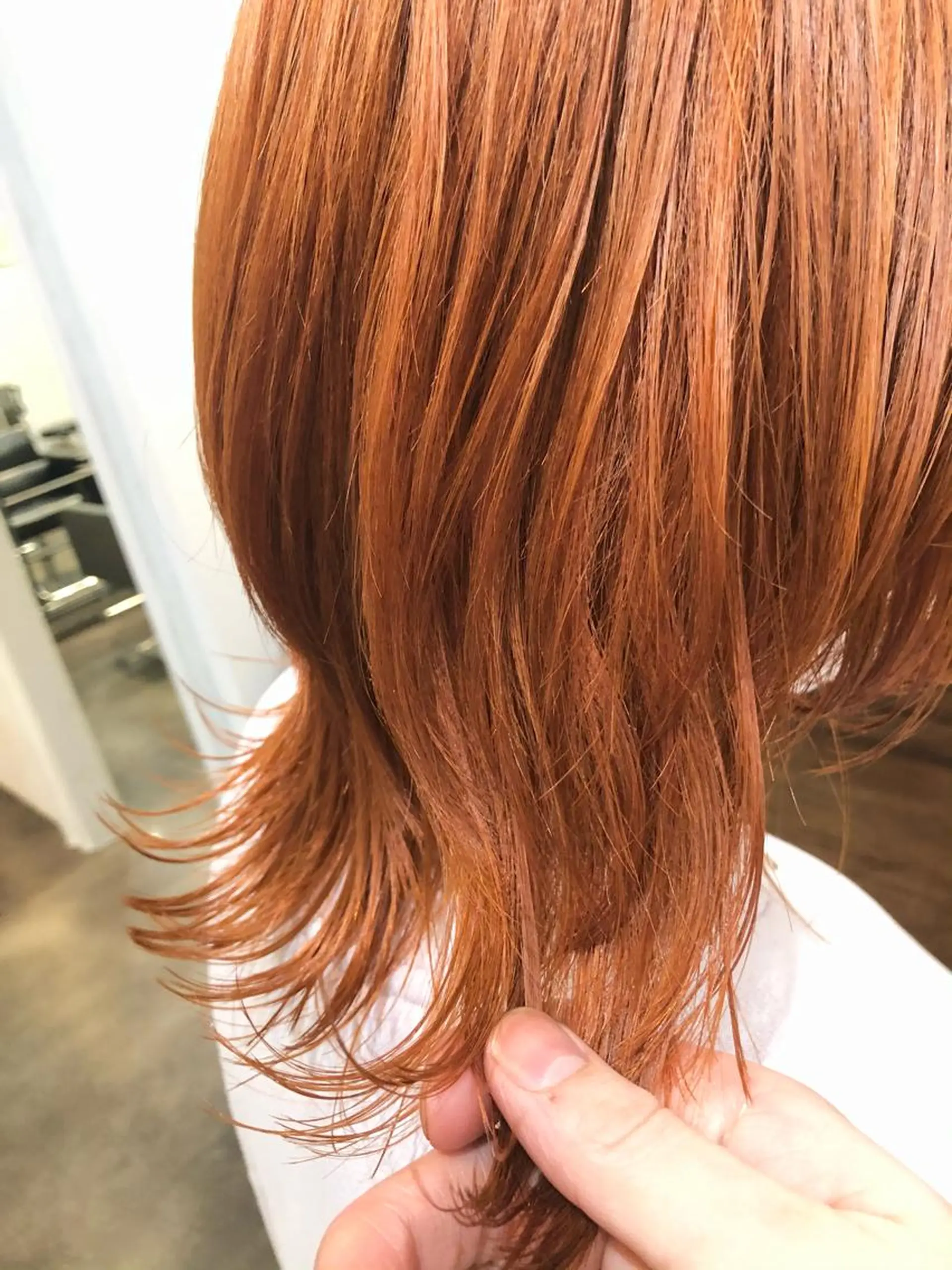 ショート カラー ブリーチ オレンジ ヘアカラー 千葉 郁也のヘアスタイル