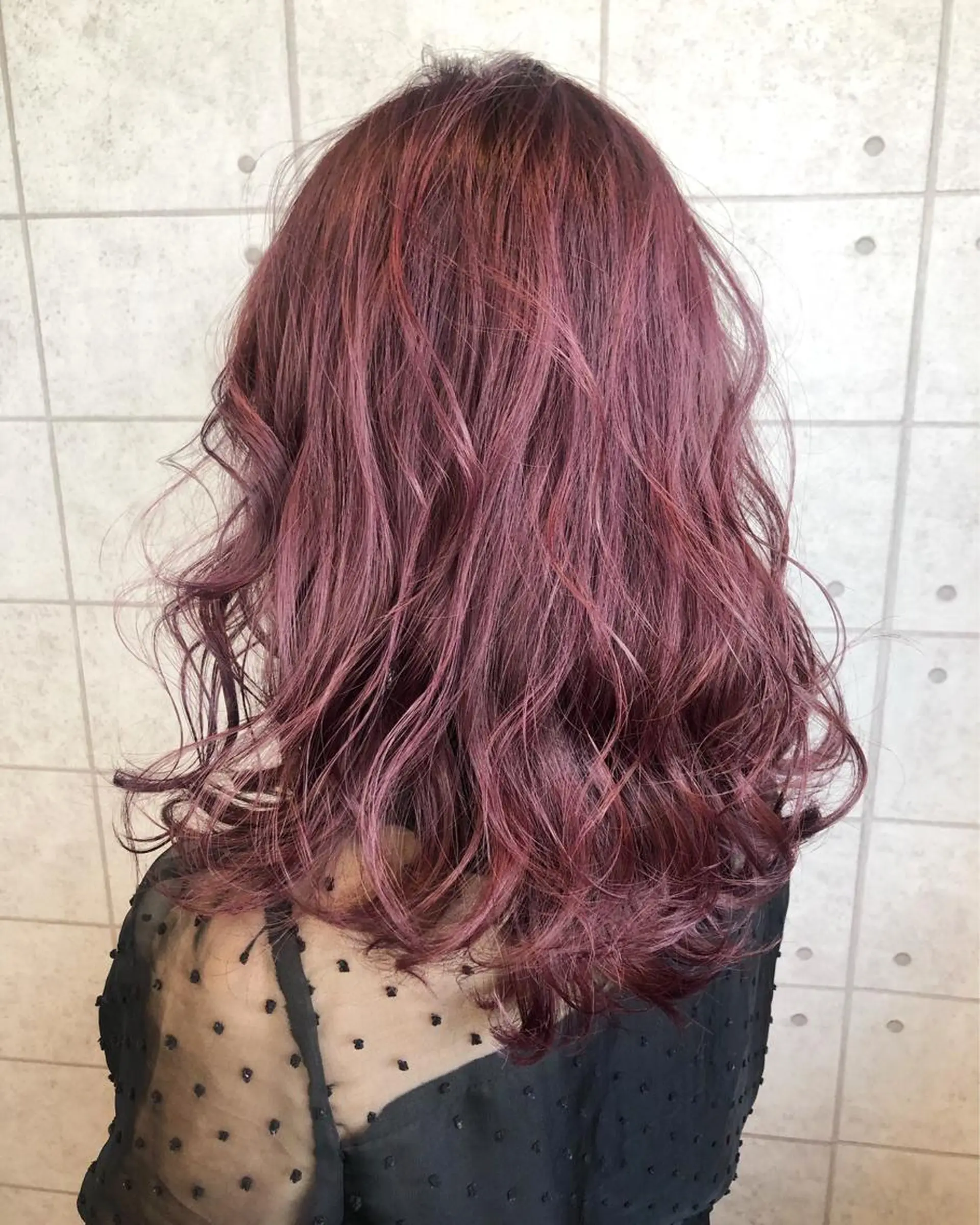 セミロング カラー ピンクカラー パープルカラー 西本 夏美のヘアスタイル