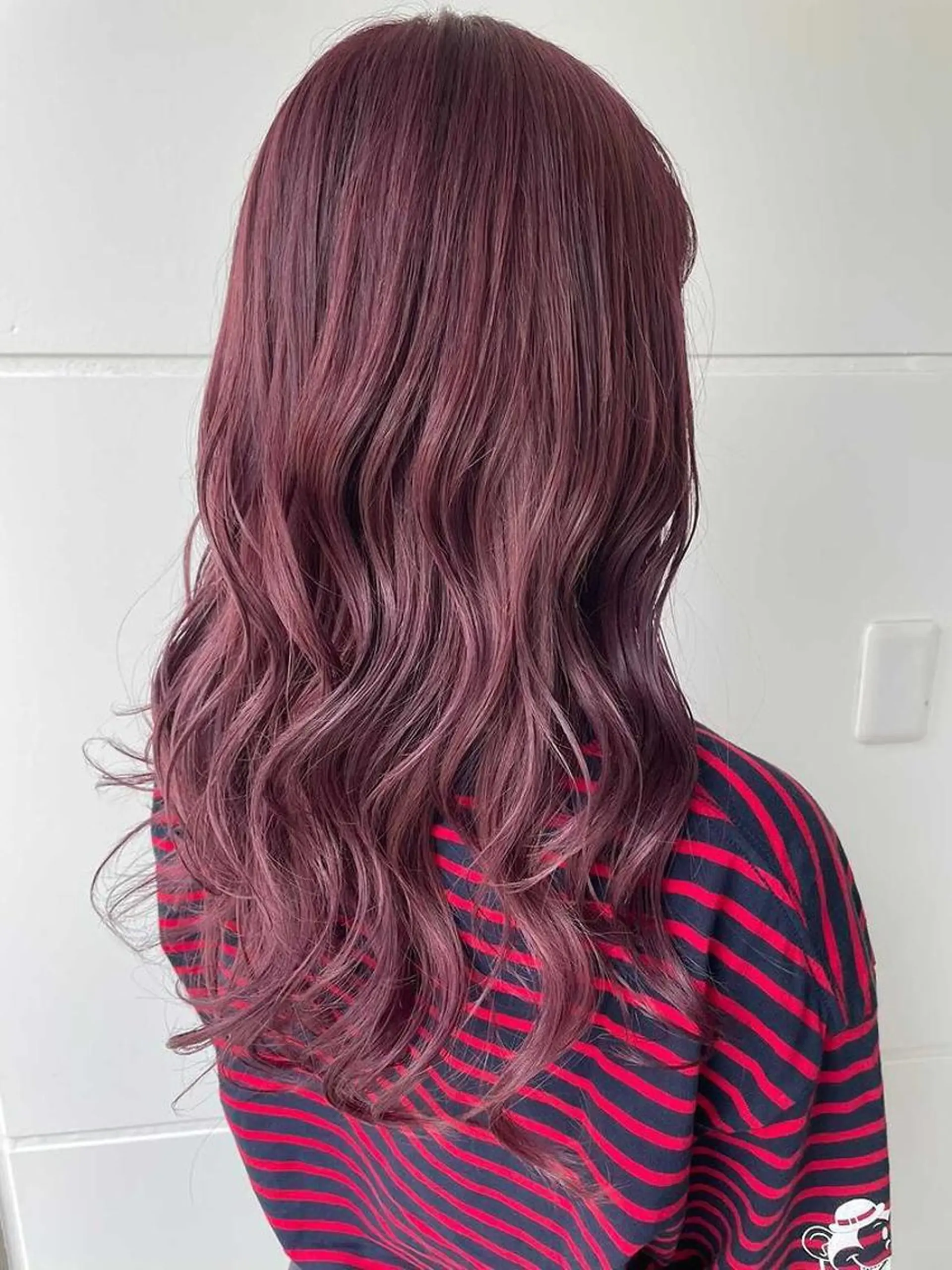 ロング カラー ブリーチ カシス ピンクカラー おくだ　りお /ハイトーンカラーのヘアスタイル